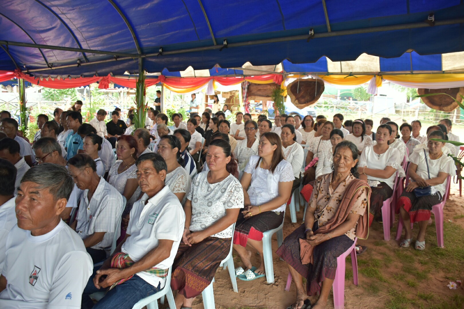 17 กรกฎาคม 2560 นางสาวศศิธร ปัญญาไว พัฒนาการจังหวัดมหาสารคาม  เป็นประธานคณะกรรมการประกวดหมู่บ้านเศรษฐกิจพอเพียงดีเด่น ปี 2560  ตามโครงการมหาสารคามน้อมนำปรัชญาเศรษฐกิจพอเพียง  เพื่อพัฒนาคุณภาพในชุมชน ณ บ้านเหล่าคา หมู่ที่ 9 ตำบลปอพาน  อำเภอนาเชือก จังหวัดมหาสารคาม  Copy