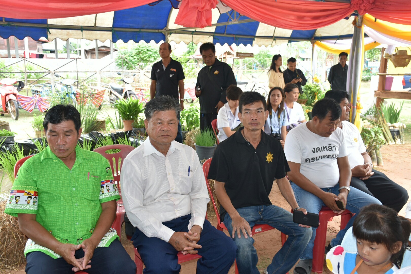 17 กรกฎาคม 2560 นางสาวศศิธร ปัญญาไว พัฒนาการจังหวัดมหาสารคาม  เป็นประธานคณะกรรมการประกวดหมู่บ้านเศรษฐกิจพอเพียงดีเด่น ปี 2560  ตามโครงการมหาสารคามน้อมนำปรัชญาเศรษฐกิจพอเพียง  เพื่อพัฒนาคุณภาพในชุมชน ณ บ้านเหล่าคา หมู่ที่ 9 ตำบลปอพาน  อำเภอนาเชือก จังหวัดมหาสารคาม  Copy
