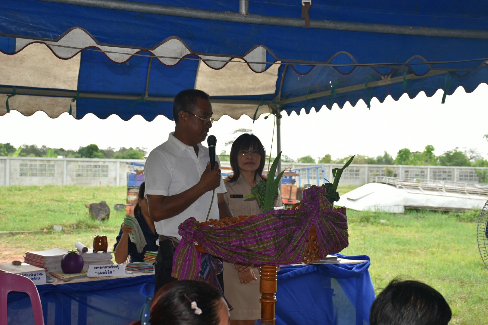17 กรกฎาคม 2560 นางสาวศศิธร ปัญญาไว พัฒนาการจังหวัดมหาสารคาม  เป็นประธานคณะกรรมการประกวดหมู่บ้านเศรษฐกิจพอเพียงดีเด่น ปี 2560  ตามโครงการมหาสารคามน้อมนำปรัชญาเศรษฐกิจพอเพียง  เพื่อพัฒนาคุณภาพในชุมชน ณ บ้านเหล่าคา หมู่ที่ 9 ตำบลปอพาน  อำเภอนาเชือก จังหวัดมหาสารคาม  Copy