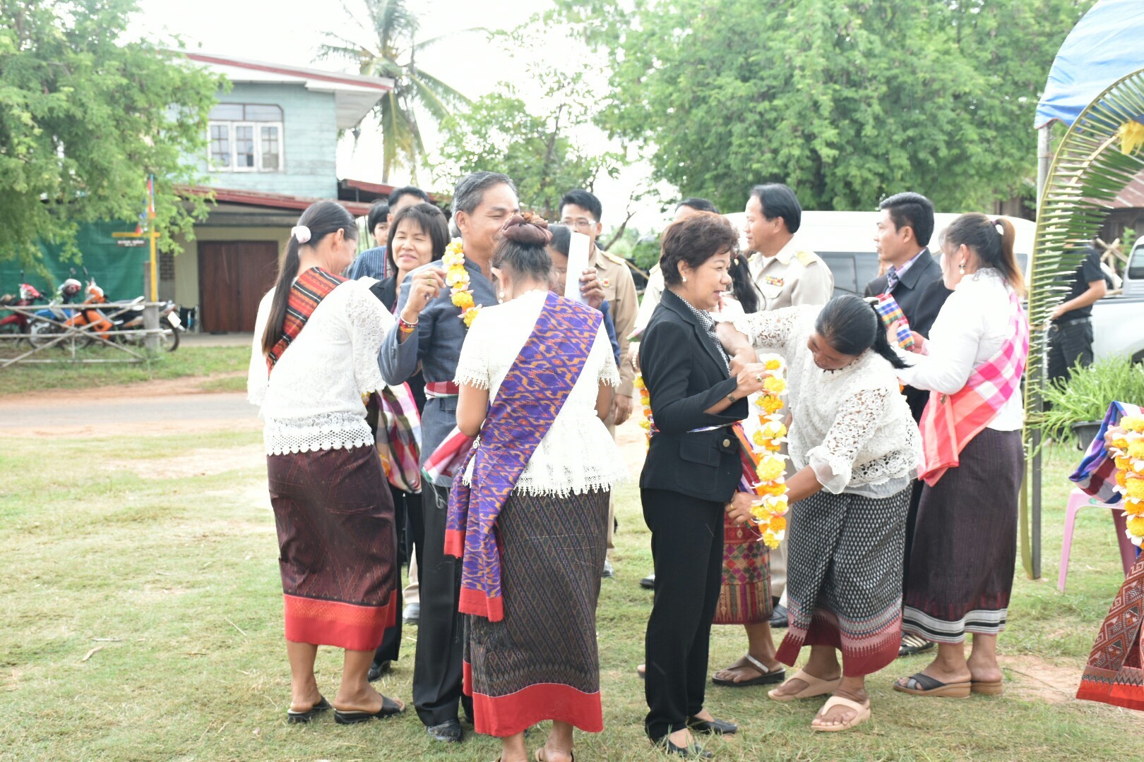 17 กรกฎาคม 2560 นางสาวศศิธร ปัญญาไว พัฒนาการจังหวัดมหาสารคาม  เป็นประธานคณะกรรมการประกวดหมู่บ้านเศรษฐกิจพอเพียงดีเด่น ปี 2560  ตามโครงการมหาสารคามน้อมนำปรัชญาเศรษฐกิจพอเพียง  เพื่อพัฒนาคุณภาพในชุมชน ณ บ้านเหล่าคา หมู่ที่ 9 ตำบลปอพาน  อำเภอนาเชือก จังหวัดมหาสารคาม  Copy