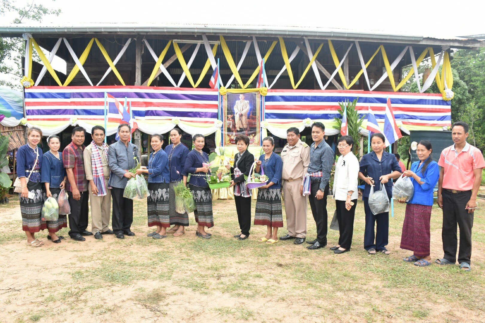 17 กรกฎาคม 2560 นางสาวศศิธร ปัญญาไว พัฒนาการจังหวัดมหาสารคาม  เป็นประธานคณะกรรมการประกวดหมู่บ้านเศรษฐกิจพอเพียงดีเด่น ปี 2560  ตามโครงการมหาสารคามน้อมนำปรัชญาเศรษฐกิจพอเพียง  เพื่อพัฒนาคุณภาพในชุมชน ณ บ้านโคกเสือเฒ่า หมู่ที่ 7  ตำบลหนองม่วง อำเภอบรบือ จังหวัดมหาสารคาม