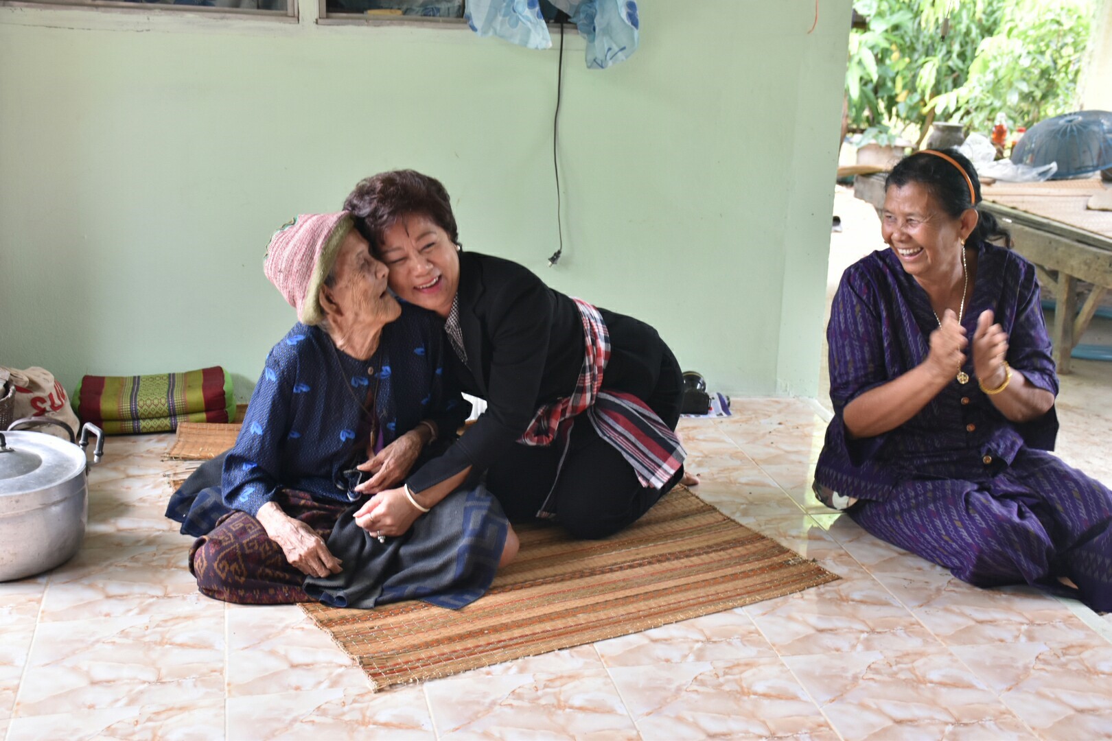 17 กรกฎาคม 2560 นางสาวศศิธร ปัญญาไว พัฒนาการจังหวัดมหาสารคาม  เป็นประธานคณะกรรมการประกวดหมู่บ้านเศรษฐกิจพอเพียงดีเด่น ปี 2560  ตามโครงการมหาสารคามน้อมนำปรัชญาเศรษฐกิจพอเพียง  เพื่อพัฒนาคุณภาพในชุมชน ณ บ้านโคกเสือเฒ่า หมู่ที่ 7  ตำบลหนองม่วง อำเภอบรบือ จังหวัดมหาสารคาม