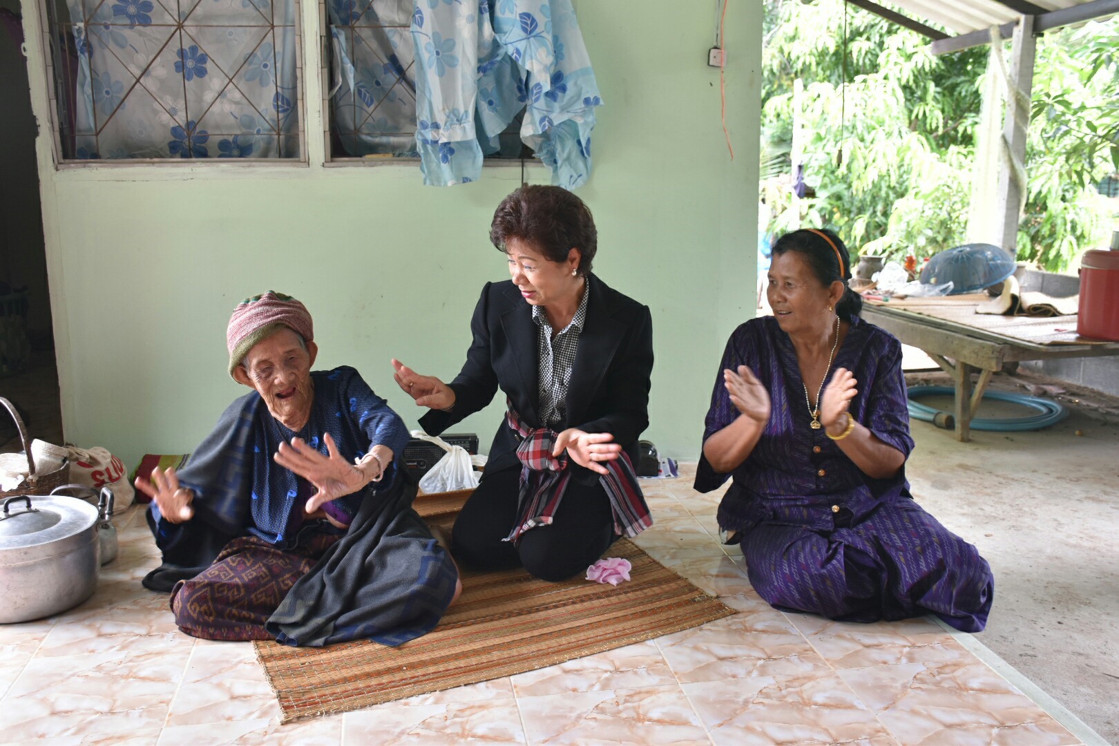 17 กรกฎาคม 2560 นางสาวศศิธร ปัญญาไว พัฒนาการจังหวัดมหาสารคาม  เป็นประธานคณะกรรมการประกวดหมู่บ้านเศรษฐกิจพอเพียงดีเด่น ปี 2560  ตามโครงการมหาสารคามน้อมนำปรัชญาเศรษฐกิจพอเพียง  เพื่อพัฒนาคุณภาพในชุมชน ณ บ้านโคกเสือเฒ่า หมู่ที่ 7  ตำบลหนองม่วง อำเภอบรบือ จังหวัดมหาสารคาม
