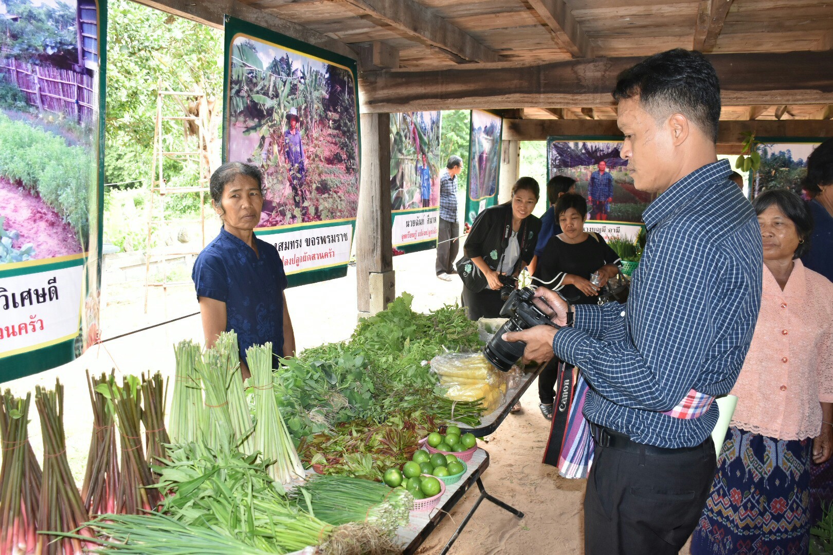 17 กรกฎาคม 2560 นางสาวศศิธร ปัญญาไว พัฒนาการจังหวัดมหาสารคาม  เป็นประธานคณะกรรมการประกวดหมู่บ้านเศรษฐกิจพอเพียงดีเด่น ปี 2560  ตามโครงการมหาสารคามน้อมนำปรัชญาเศรษฐกิจพอเพียง  เพื่อพัฒนาคุณภาพในชุมชน ณ บ้านโคกเสือเฒ่า หมู่ที่ 7  ตำบลหนองม่วง อำเภอบรบือ จังหวัดมหาสารคาม