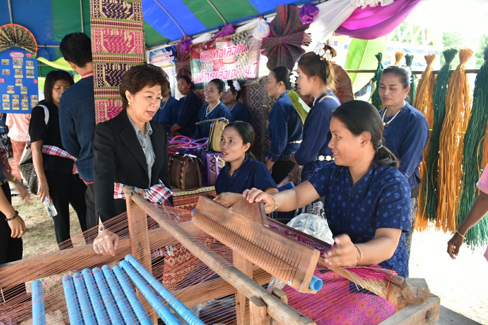 17 กรกฎาคม 2560 นางสาวศศิธร ปัญญาไว พัฒนาการจังหวัดมหาสารคาม  เป็นประธานคณะกรรมการประกวดหมู่บ้านเศรษฐกิจพอเพียงดีเด่น ปี 2560  ตามโครงการมหาสารคามน้อมนำปรัชญาเศรษฐกิจพอเพียง  เพื่อพัฒนาคุณภาพในชุมชน ณ บ้านโคกเสือเฒ่า หมู่ที่ 7  ตำบลหนองม่วง อำเภอบรบือ จังหวัดมหาสารคาม