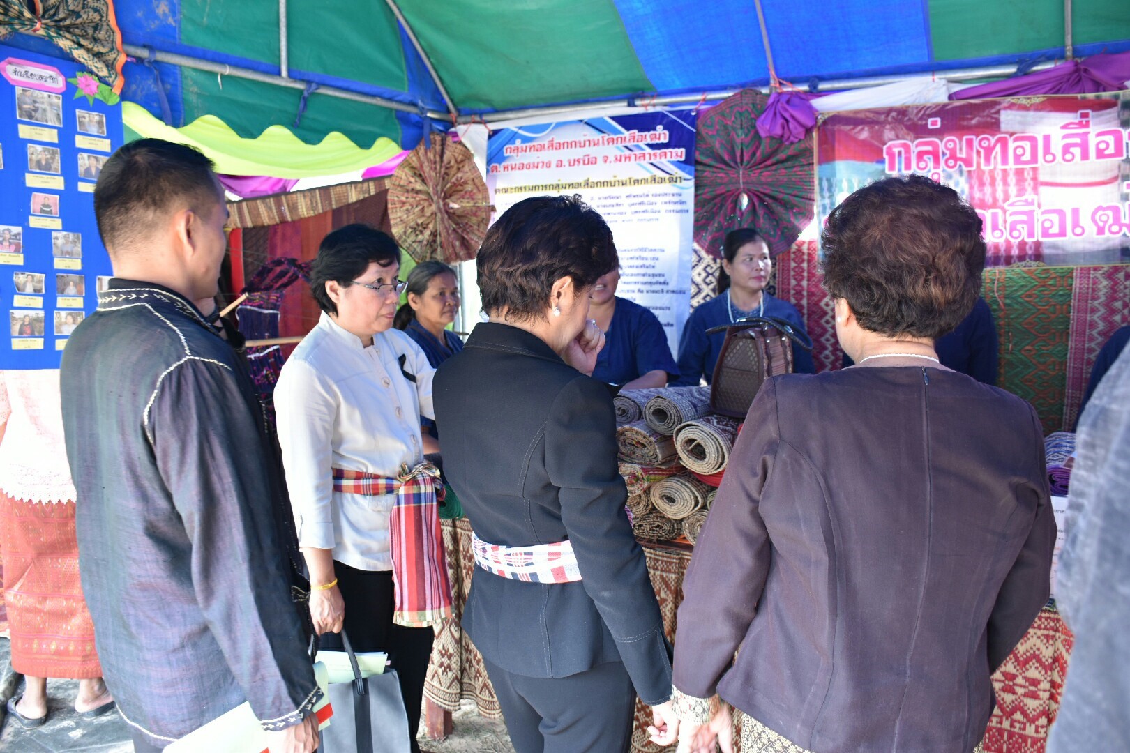 17 กรกฎาคม 2560 นางสาวศศิธร ปัญญาไว พัฒนาการจังหวัดมหาสารคาม  เป็นประธานคณะกรรมการประกวดหมู่บ้านเศรษฐกิจพอเพียงดีเด่น ปี 2560  ตามโครงการมหาสารคามน้อมนำปรัชญาเศรษฐกิจพอเพียง  เพื่อพัฒนาคุณภาพในชุมชน ณ บ้านโคกเสือเฒ่า หมู่ที่ 7  ตำบลหนองม่วง อำเภอบรบือ จังหวัดมหาสารคาม