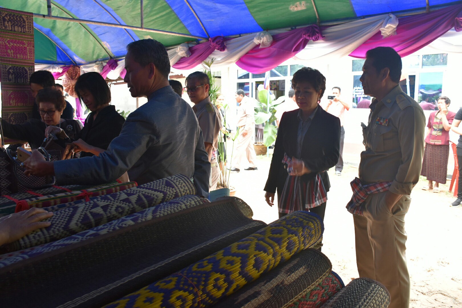 17 กรกฎาคม 2560 นางสาวศศิธร ปัญญาไว พัฒนาการจังหวัดมหาสารคาม  เป็นประธานคณะกรรมการประกวดหมู่บ้านเศรษฐกิจพอเพียงดีเด่น ปี 2560  ตามโครงการมหาสารคามน้อมนำปรัชญาเศรษฐกิจพอเพียง  เพื่อพัฒนาคุณภาพในชุมชน ณ บ้านโคกเสือเฒ่า หมู่ที่ 7  ตำบลหนองม่วง อำเภอบรบือ จังหวัดมหาสารคาม