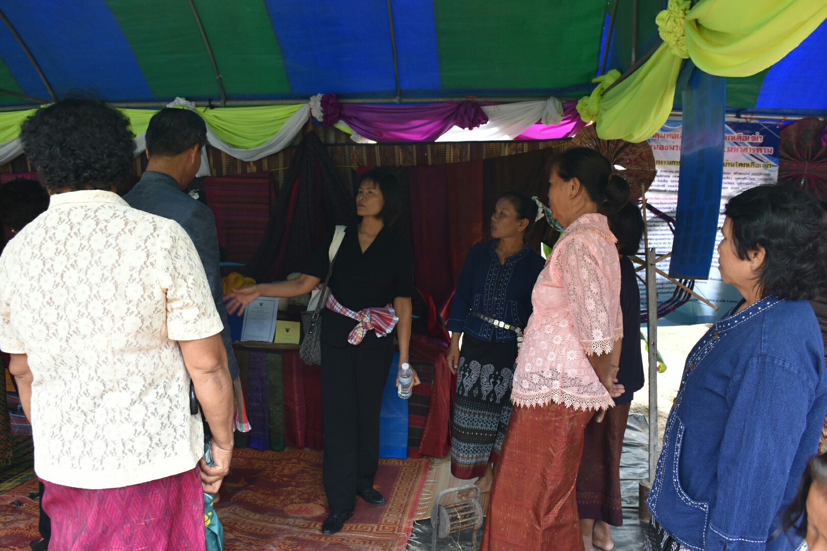 17 กรกฎาคม 2560 นางสาวศศิธร ปัญญาไว พัฒนาการจังหวัดมหาสารคาม  เป็นประธานคณะกรรมการประกวดหมู่บ้านเศรษฐกิจพอเพียงดีเด่น ปี 2560  ตามโครงการมหาสารคามน้อมนำปรัชญาเศรษฐกิจพอเพียง  เพื่อพัฒนาคุณภาพในชุมชน ณ บ้านโคกเสือเฒ่า หมู่ที่ 7  ตำบลหนองม่วง อำเภอบรบือ จังหวัดมหาสารคาม