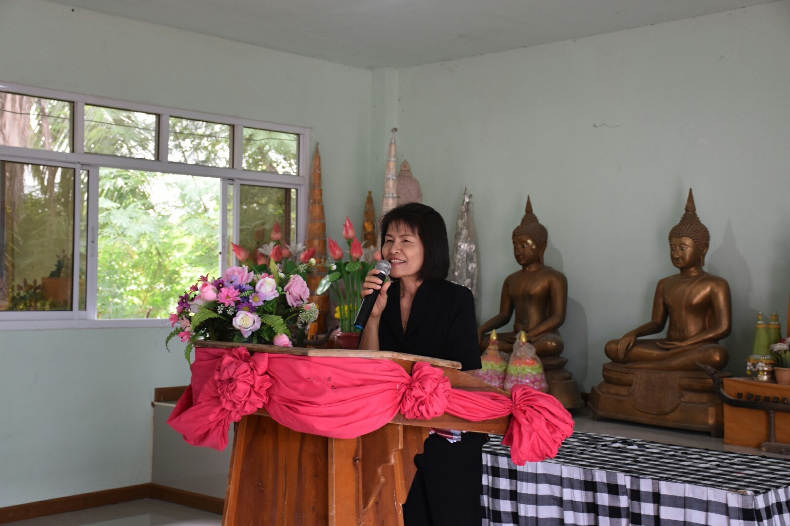 17 กรกฎาคม 2560 นางสาวศศิธร ปัญญาไว พัฒนาการจังหวัดมหาสารคาม  เป็นประธานคณะกรรมการประกวดหมู่บ้านเศรษฐกิจพอเพียงดีเด่น ปี 2560  ตามโครงการมหาสารคามน้อมนำปรัชญาเศรษฐกิจพอเพียง  เพื่อพัฒนาคุณภาพในชุมชน ณ บ้านโคกเสือเฒ่า หมู่ที่ 7  ตำบลหนองม่วง อำเภอบรบือ จังหวัดมหาสารคาม