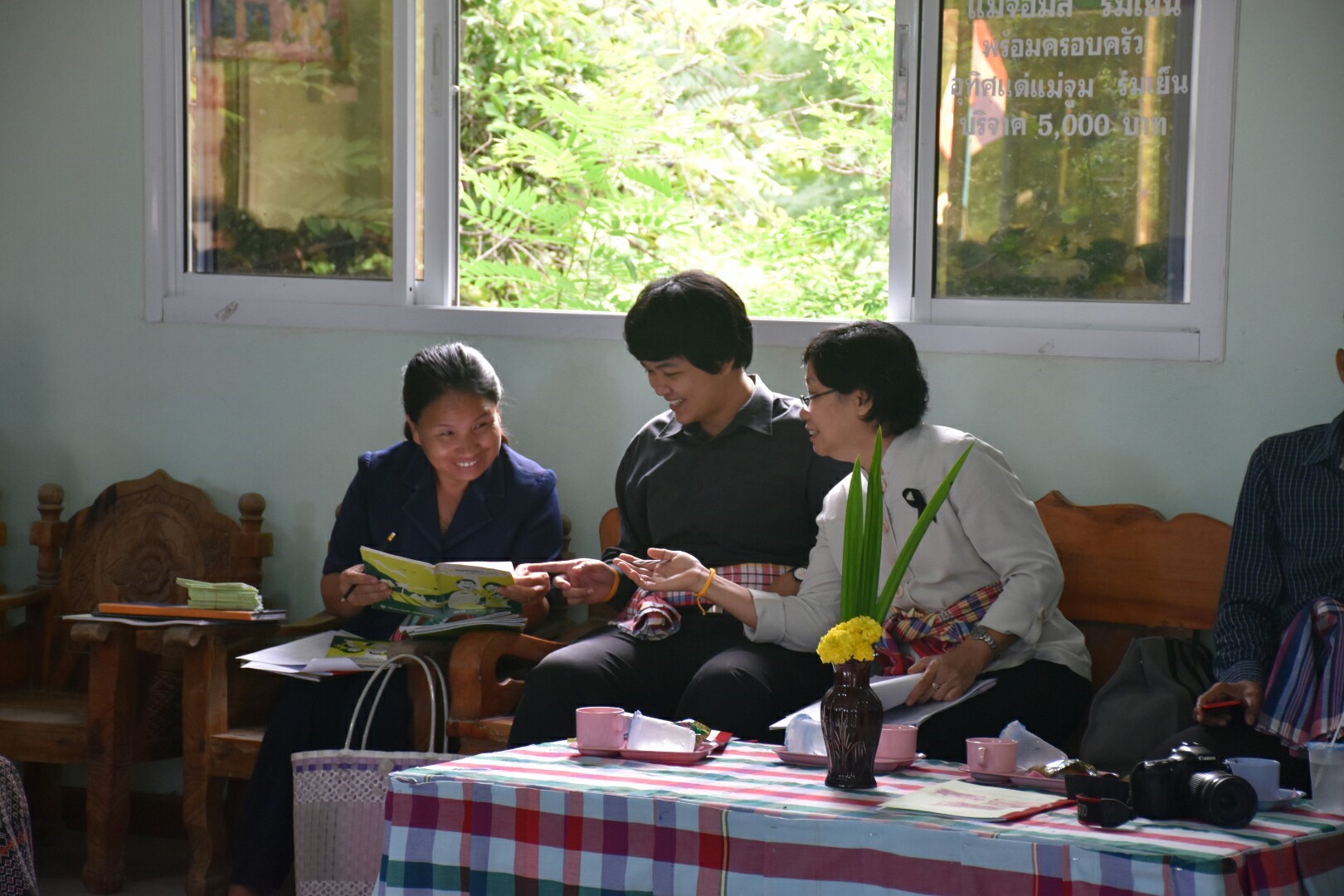17 กรกฎาคม 2560 นางสาวศศิธร ปัญญาไว พัฒนาการจังหวัดมหาสารคาม  เป็นประธานคณะกรรมการประกวดหมู่บ้านเศรษฐกิจพอเพียงดีเด่น ปี 2560  ตามโครงการมหาสารคามน้อมนำปรัชญาเศรษฐกิจพอเพียง  เพื่อพัฒนาคุณภาพในชุมชน ณ บ้านโคกเสือเฒ่า หมู่ที่ 7  ตำบลหนองม่วง อำเภอบรบือ จังหวัดมหาสารคาม