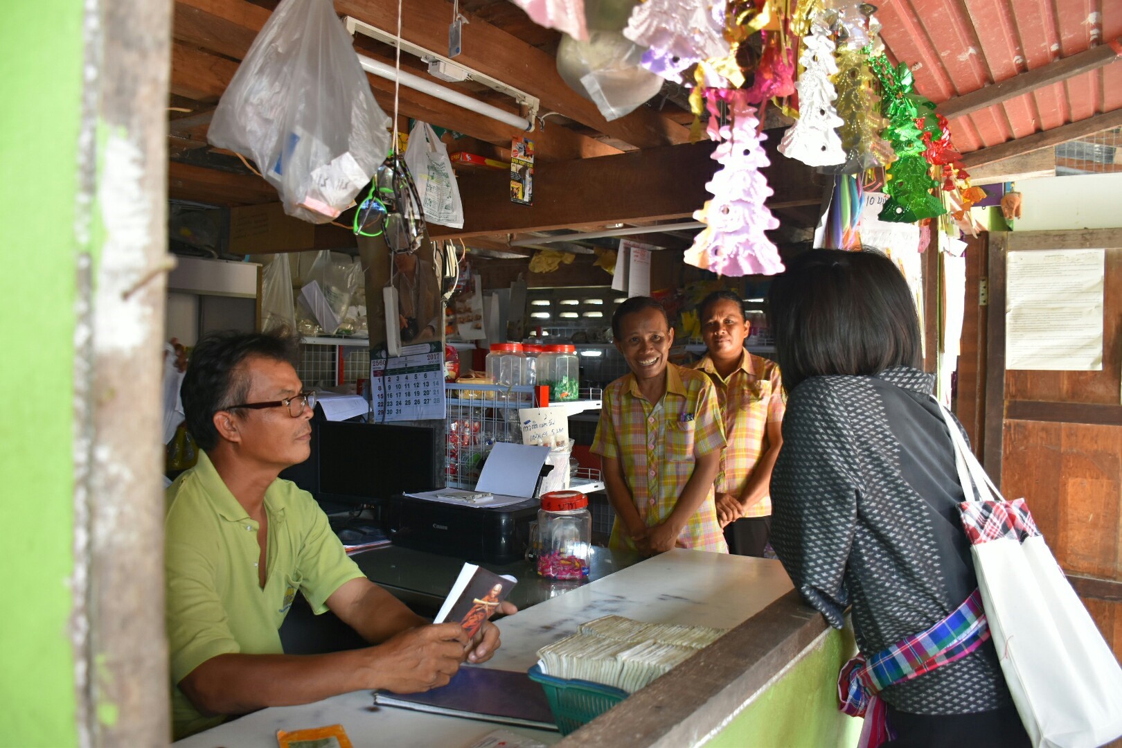 18 กรกฎาคม 2560 คณะกรรมการประกวดหมู่บ้านเศรษฐกิจพอเพียงดีเด่น ปี 2560  ตามโครงการมหาสารคามน้อมนำปรัชญาเศรษฐกิจพอเพียง  เพื่อพัฒนาคุณภาพในชุมชน ณ บ้านดอนไผ่งาม หมู่ที่ 8  ตำบลเม็กดำ อำเภอพยัคฆภูมิพิสัย จังหวัดมหาสารคาม  Copy