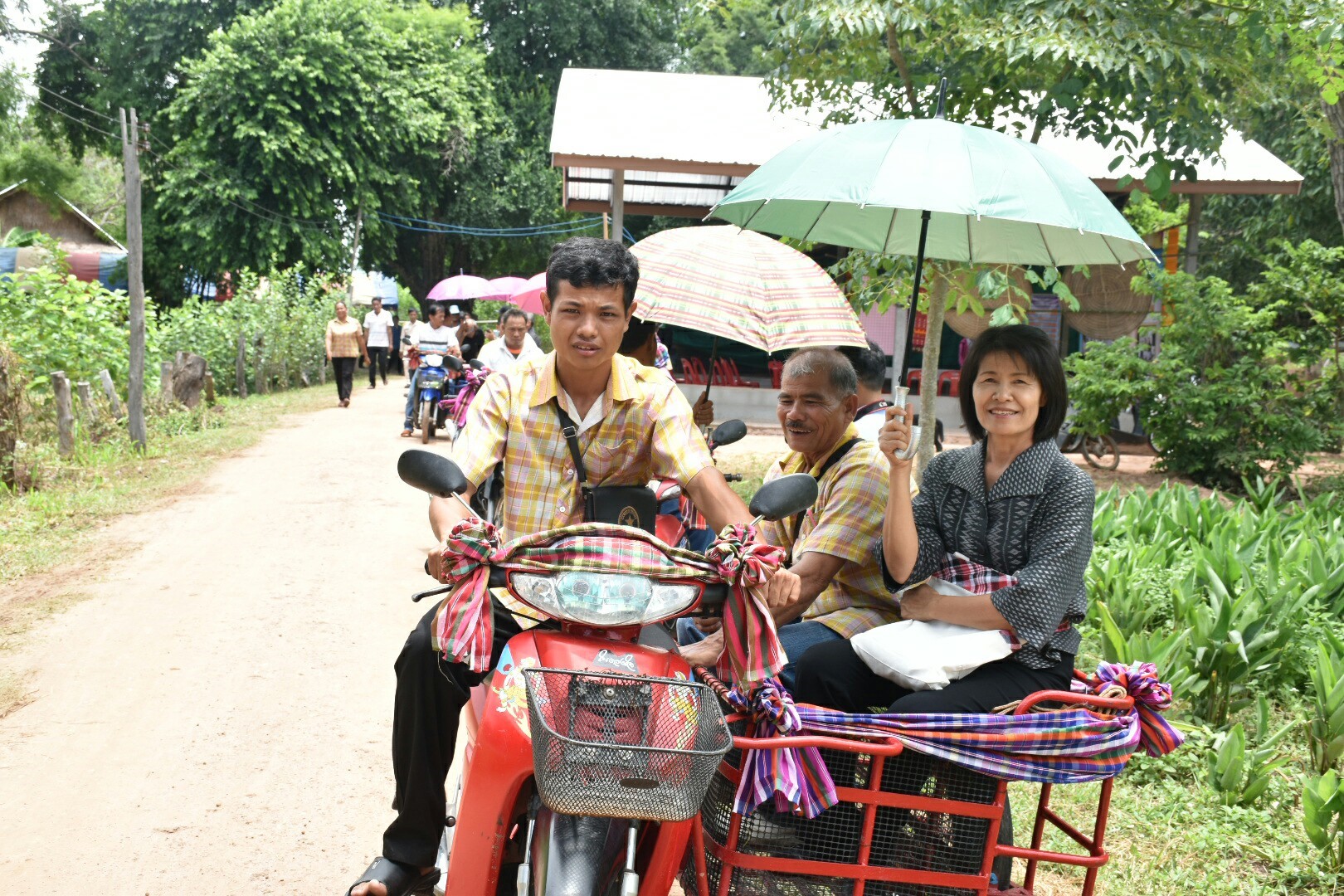 18 กรกฎาคม 2560 คณะกรรมการประกวดหมู่บ้านเศรษฐกิจพอเพียงดีเด่น ปี 2560  ตามโครงการมหาสารคามน้อมนำปรัชญาเศรษฐกิจพอเพียง  เพื่อพัฒนาคุณภาพในชุมชน ณ บ้านดอนไผ่งาม หมู่ที่ 8  ตำบลเม็กดำ อำเภอพยัคฆภูมิพิสัย จังหวัดมหาสารคาม  Copy