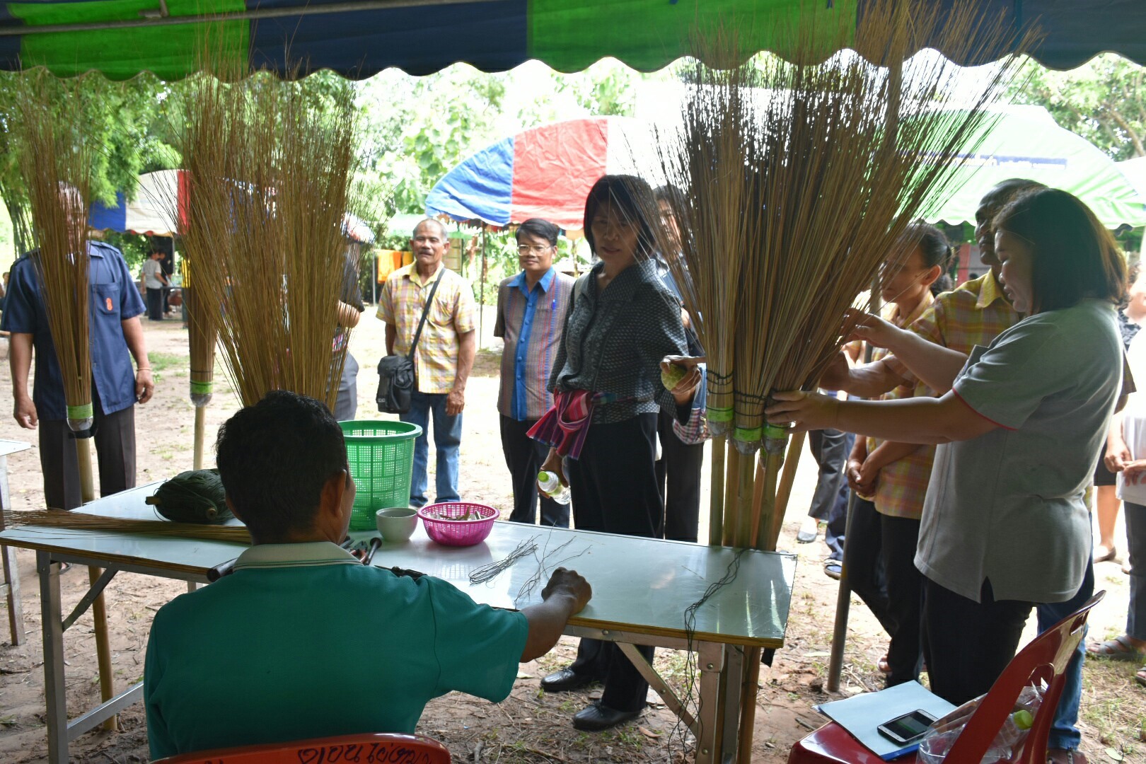 18 กรกฎาคม 2560 คณะกรรมการประกวดหมู่บ้านเศรษฐกิจพอเพียงดีเด่น ปี 2560  ตามโครงการมหาสารคามน้อมนำปรัชญาเศรษฐกิจพอเพียง  เพื่อพัฒนาคุณภาพในชุมชน ณ บ้านดอนไผ่งาม หมู่ที่ 8  ตำบลเม็กดำ อำเภอพยัคฆภูมิพิสัย จังหวัดมหาสารคาม  Copy