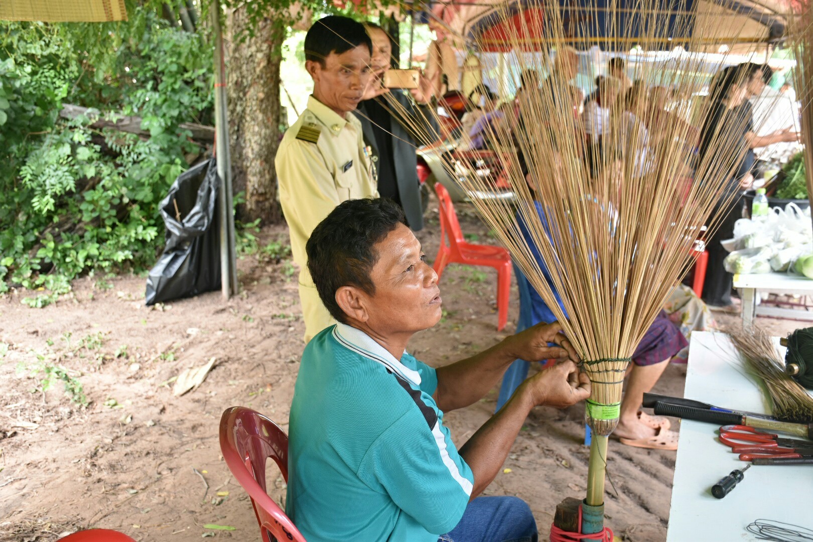 18 กรกฎาคม 2560 คณะกรรมการประกวดหมู่บ้านเศรษฐกิจพอเพียงดีเด่น ปี 2560  ตามโครงการมหาสารคามน้อมนำปรัชญาเศรษฐกิจพอเพียง  เพื่อพัฒนาคุณภาพในชุมชน ณ บ้านดอนไผ่งาม หมู่ที่ 8  ตำบลเม็กดำ อำเภอพยัคฆภูมิพิสัย จังหวัดมหาสารคาม  Copy