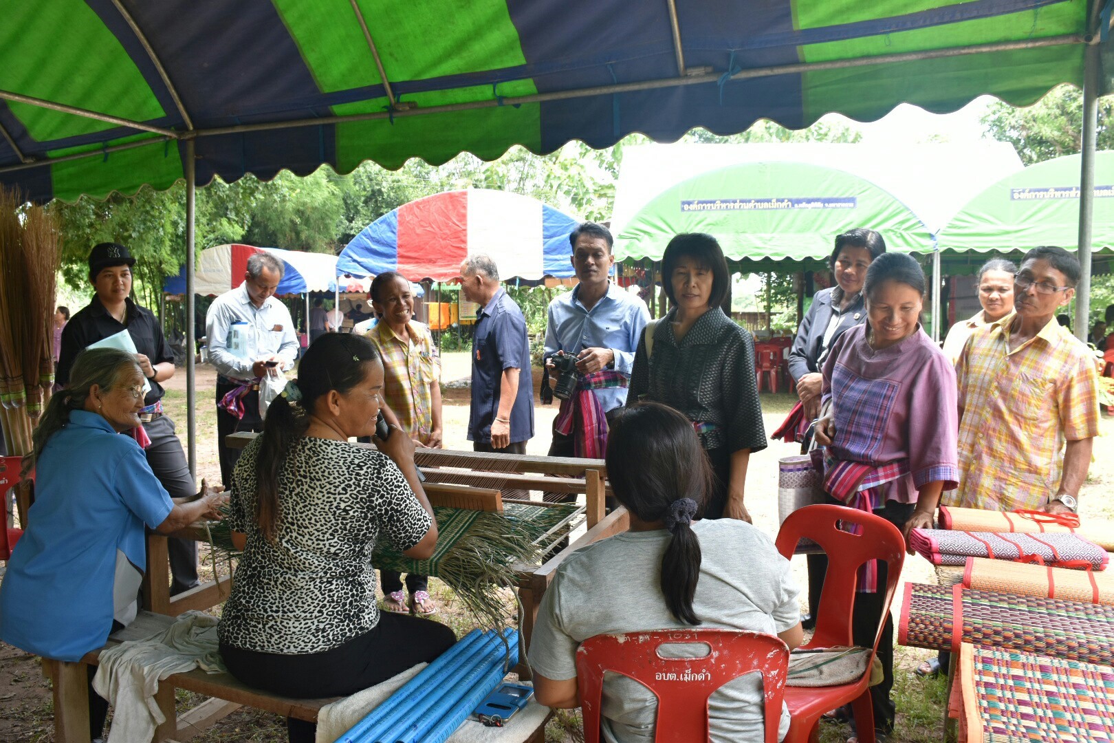 18 กรกฎาคม 2560 คณะกรรมการประกวดหมู่บ้านเศรษฐกิจพอเพียงดีเด่น ปี 2560  ตามโครงการมหาสารคามน้อมนำปรัชญาเศรษฐกิจพอเพียง  เพื่อพัฒนาคุณภาพในชุมชน ณ บ้านดอนไผ่งาม หมู่ที่ 8  ตำบลเม็กดำ อำเภอพยัคฆภูมิพิสัย จังหวัดมหาสารคาม  Copy