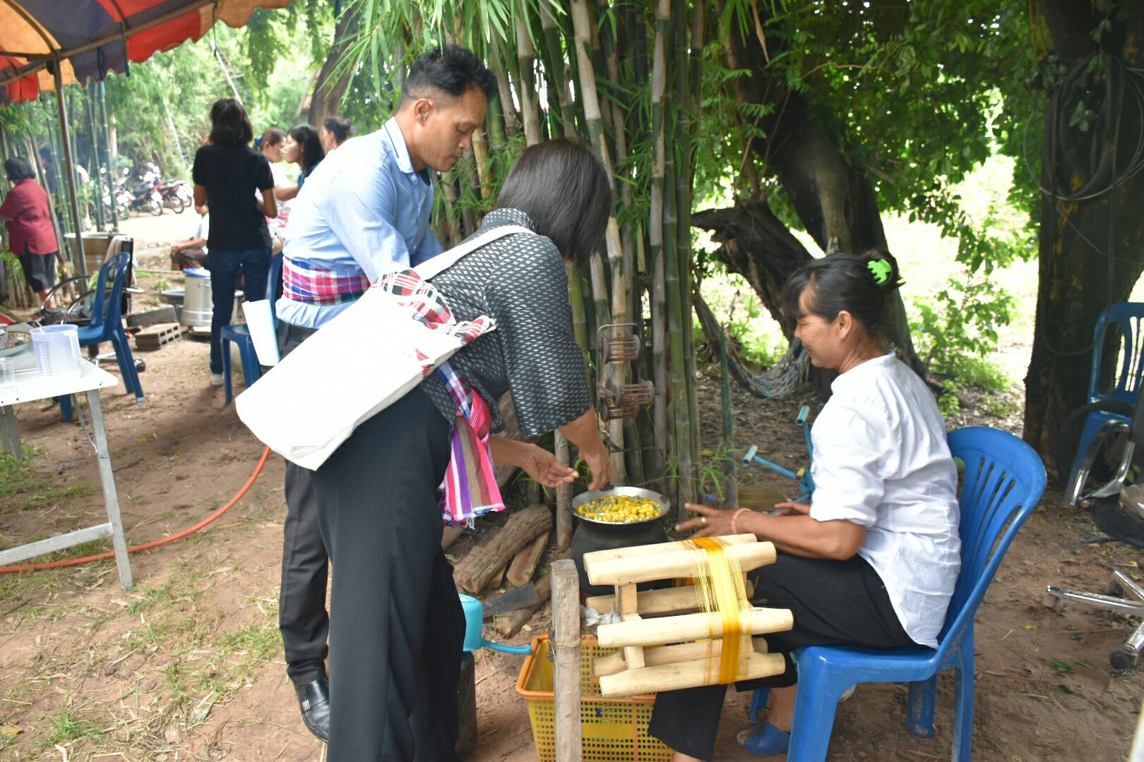 18 กรกฎาคม 2560 คณะกรรมการประกวดหมู่บ้านเศรษฐกิจพอเพียงดีเด่น ปี 2560  ตามโครงการมหาสารคามน้อมนำปรัชญาเศรษฐกิจพอเพียง  เพื่อพัฒนาคุณภาพในชุมชน ณ บ้านดอนไผ่งาม หมู่ที่ 8  ตำบลเม็กดำ อำเภอพยัคฆภูมิพิสัย จังหวัดมหาสารคาม  Copy