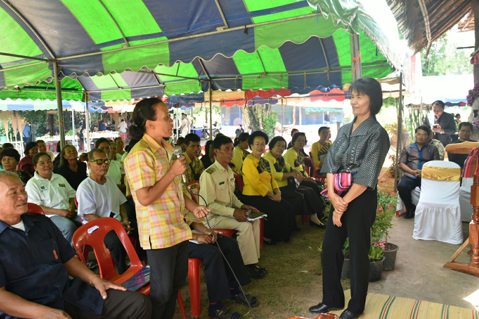 18 กรกฎาคม 2560 คณะกรรมการประกวดหมู่บ้านเศรษฐกิจพอเพียงดีเด่น ปี 2560  ตามโครงการมหาสารคามน้อมนำปรัชญาเศรษฐกิจพอเพียง  เพื่อพัฒนาคุณภาพในชุมชน ณ บ้านดอนไผ่งาม หมู่ที่ 8  ตำบลเม็กดำ อำเภอพยัคฆภูมิพิสัย จังหวัดมหาสารคาม  Copy