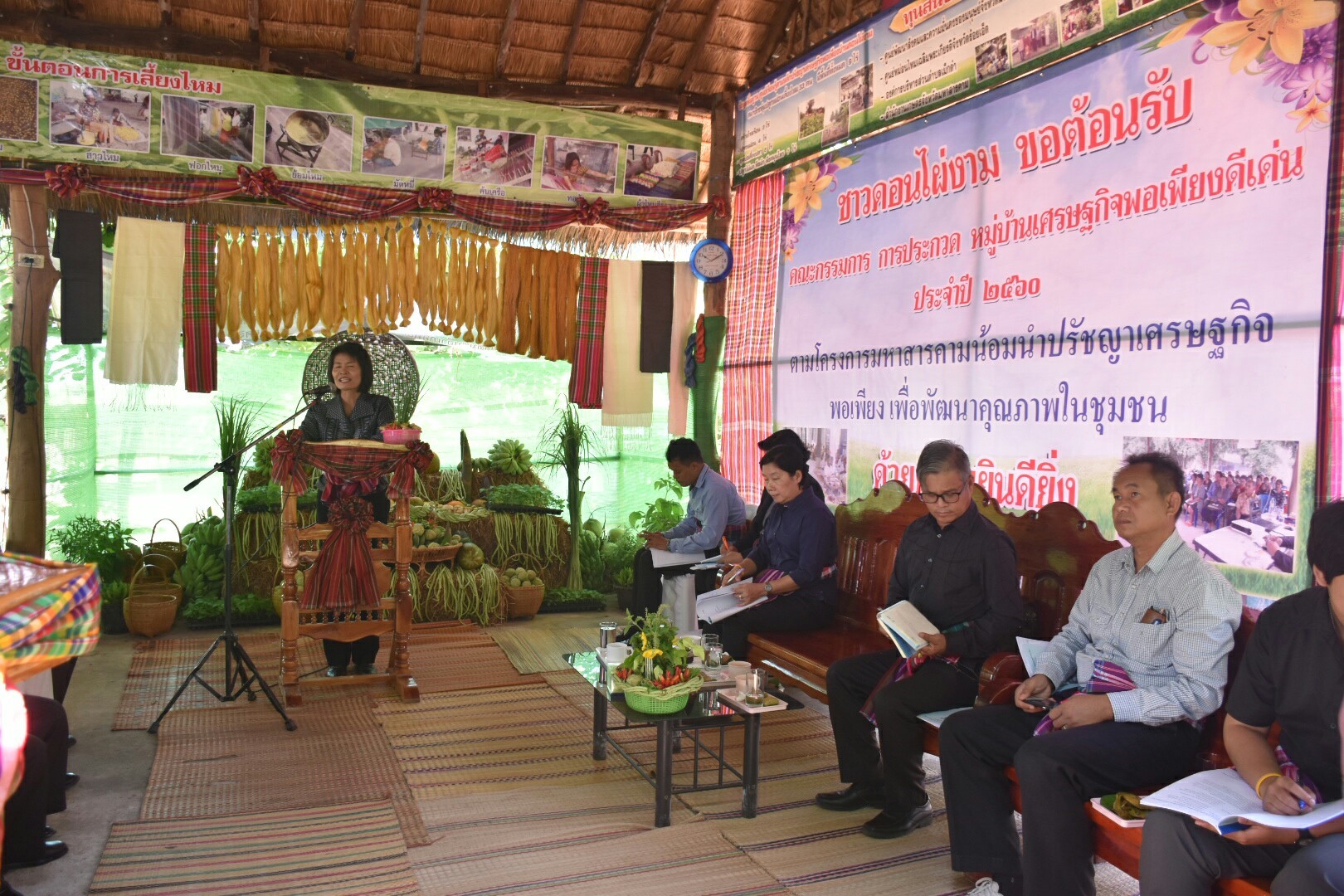 18 กรกฎาคม 2560 คณะกรรมการประกวดหมู่บ้านเศรษฐกิจพอเพียงดีเด่น ปี 2560  ตามโครงการมหาสารคามน้อมนำปรัชญาเศรษฐกิจพอเพียง  เพื่อพัฒนาคุณภาพในชุมชน ณ บ้านดอนไผ่งาม หมู่ที่ 8  ตำบลเม็กดำ อำเภอพยัคฆภูมิพิสัย จังหวัดมหาสารคาม  Copy