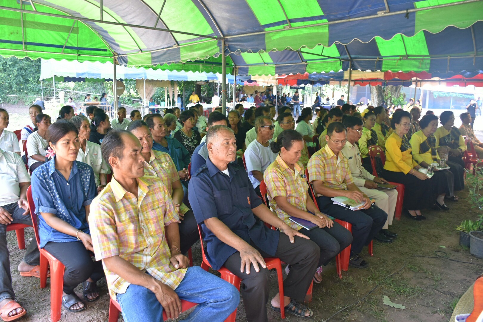 18 กรกฎาคม 2560 คณะกรรมการประกวดหมู่บ้านเศรษฐกิจพอเพียงดีเด่น ปี 2560  ตามโครงการมหาสารคามน้อมนำปรัชญาเศรษฐกิจพอเพียง  เพื่อพัฒนาคุณภาพในชุมชน ณ บ้านดอนไผ่งาม หมู่ที่ 8  ตำบลเม็กดำ อำเภอพยัคฆภูมิพิสัย จังหวัดมหาสารคาม  Copy