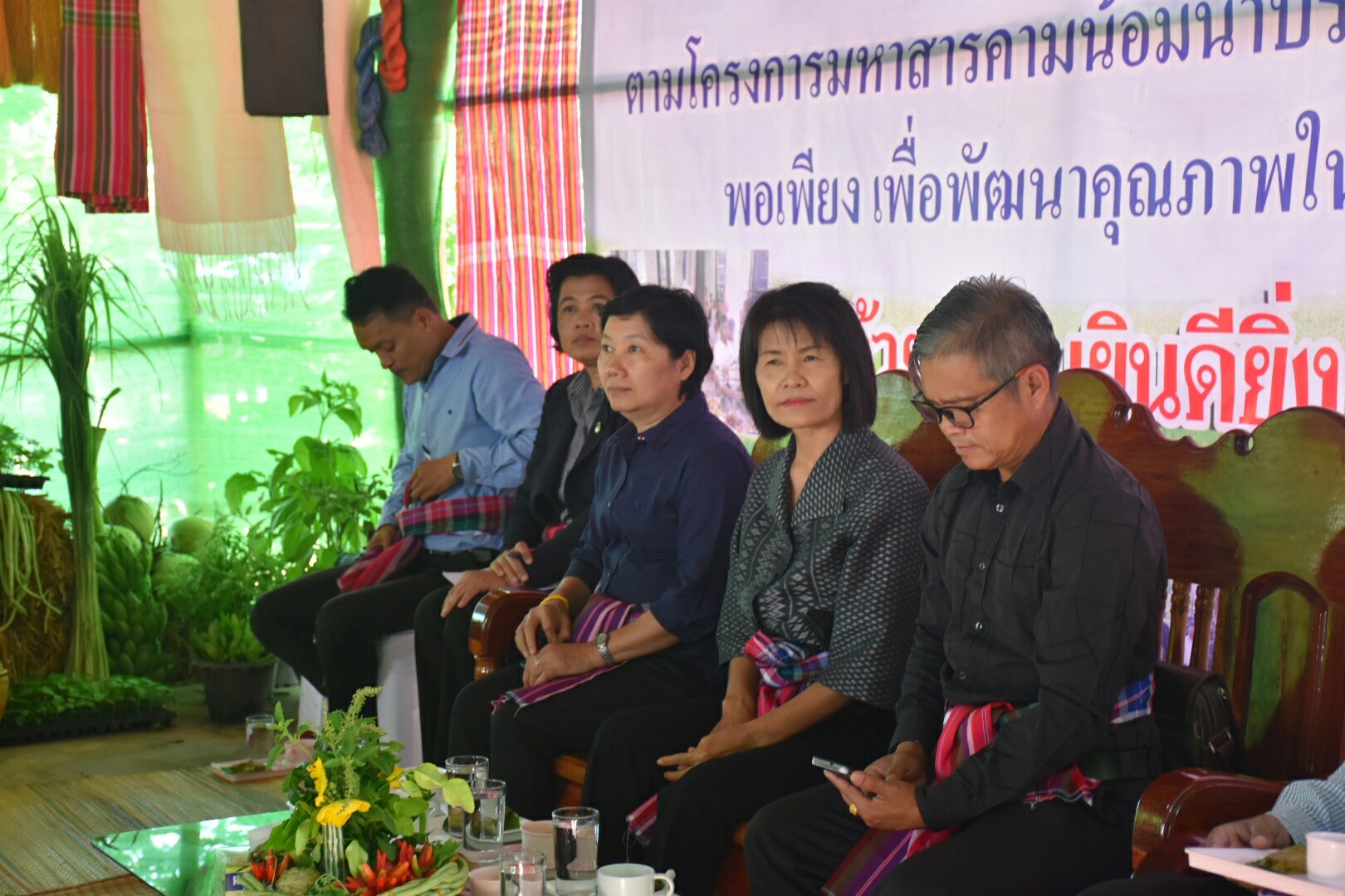 18 กรกฎาคม 2560 คณะกรรมการประกวดหมู่บ้านเศรษฐกิจพอเพียงดีเด่น ปี 2560  ตามโครงการมหาสารคามน้อมนำปรัชญาเศรษฐกิจพอเพียง  เพื่อพัฒนาคุณภาพในชุมชน ณ บ้านดอนไผ่งาม หมู่ที่ 8  ตำบลเม็กดำ อำเภอพยัคฆภูมิพิสัย จังหวัดมหาสารคาม  Copy