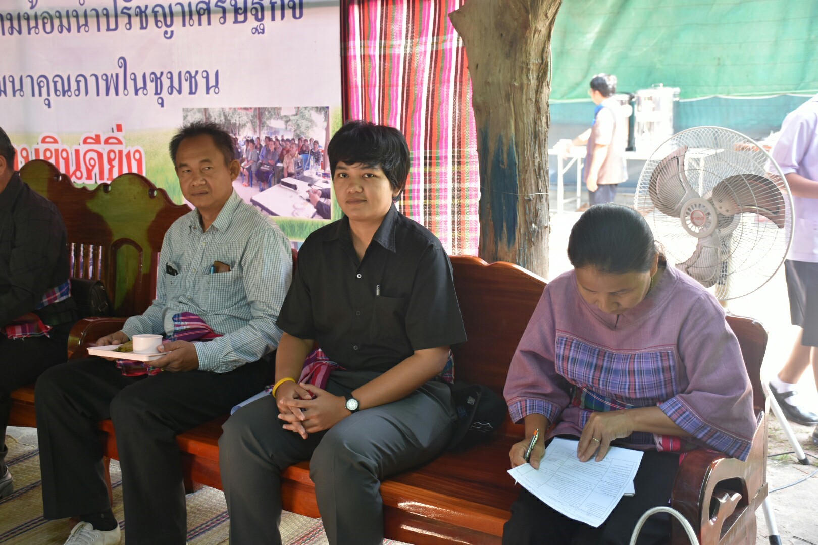 18 กรกฎาคม 2560 คณะกรรมการประกวดหมู่บ้านเศรษฐกิจพอเพียงดีเด่น ปี 2560  ตามโครงการมหาสารคามน้อมนำปรัชญาเศรษฐกิจพอเพียง  เพื่อพัฒนาคุณภาพในชุมชน ณ บ้านดอนไผ่งาม หมู่ที่ 8  ตำบลเม็กดำ อำเภอพยัคฆภูมิพิสัย จังหวัดมหาสารคาม  Copy