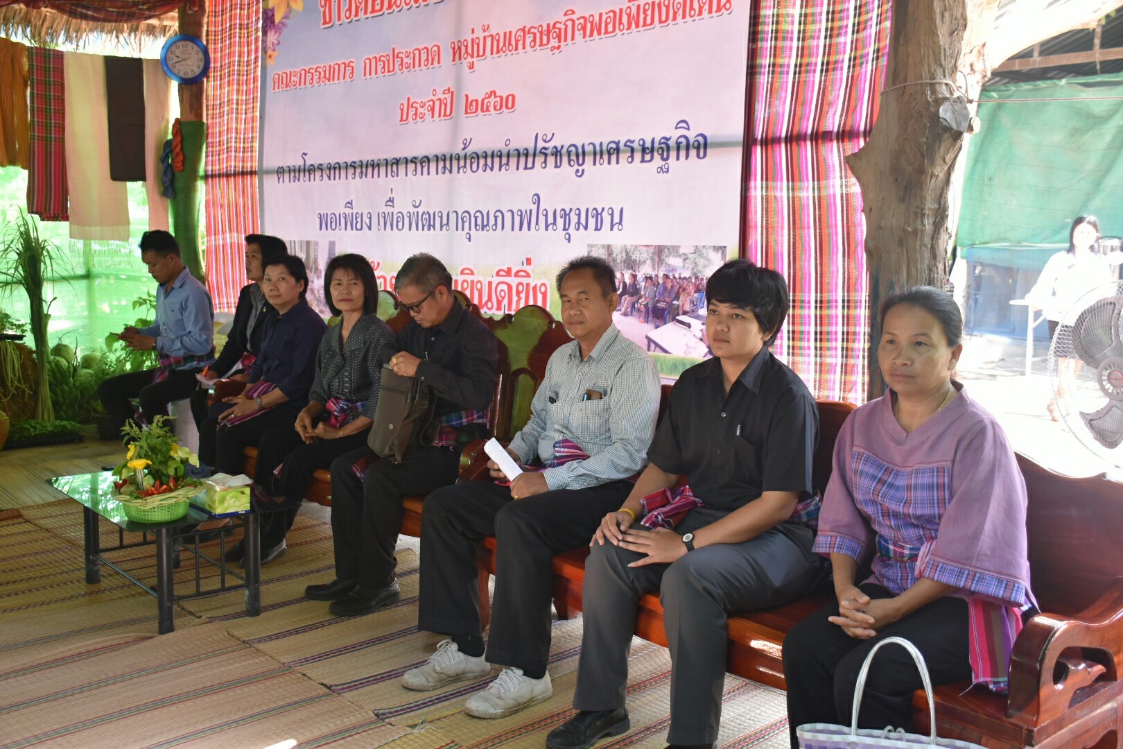 18 กรกฎาคม 2560 คณะกรรมการประกวดหมู่บ้านเศรษฐกิจพอเพียงดีเด่น ปี 2560  ตามโครงการมหาสารคามน้อมนำปรัชญาเศรษฐกิจพอเพียง  เพื่อพัฒนาคุณภาพในชุมชน ณ บ้านดอนไผ่งาม หมู่ที่ 8  ตำบลเม็กดำ อำเภอพยัคฆภูมิพิสัย จังหวัดมหาสารคาม  Copy