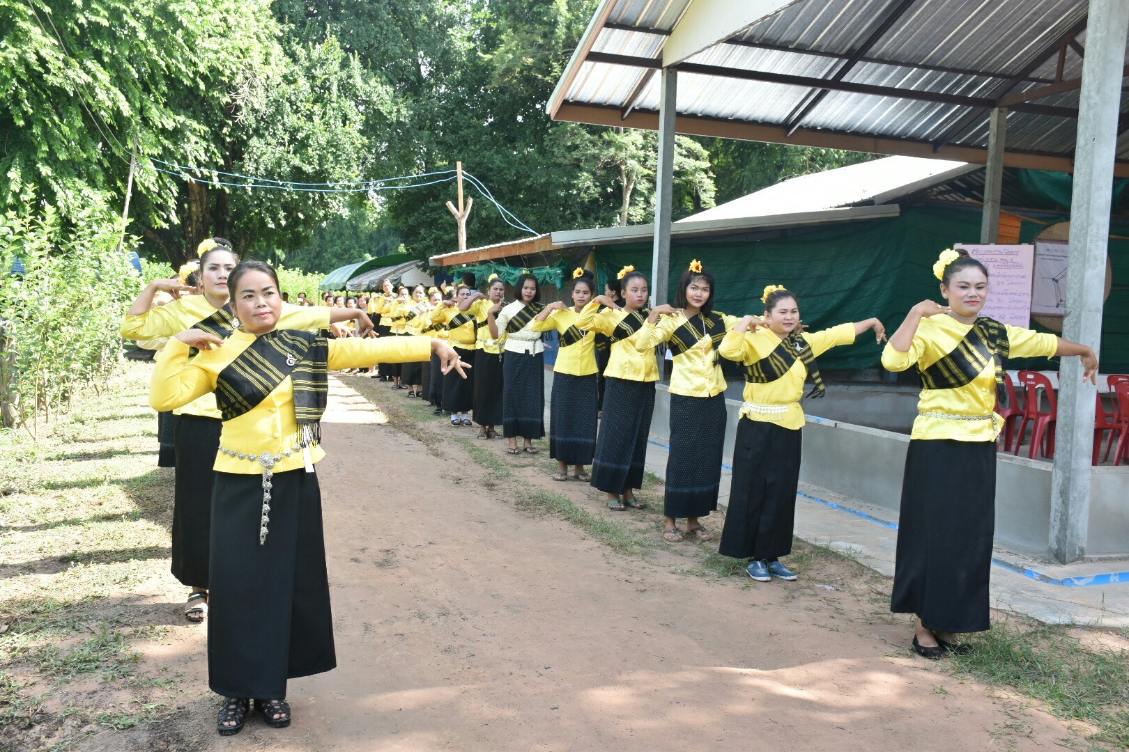 18 กรกฎาคม 2560 คณะกรรมการประกวดหมู่บ้านเศรษฐกิจพอเพียงดีเด่น ปี 2560  ตามโครงการมหาสารคามน้อมนำปรัชญาเศรษฐกิจพอเพียง  เพื่อพัฒนาคุณภาพในชุมชน ณ บ้านดอนไผ่งาม หมู่ที่ 8  ตำบลเม็กดำ อำเภอพยัคฆภูมิพิสัย จังหวัดมหาสารคาม  Copy