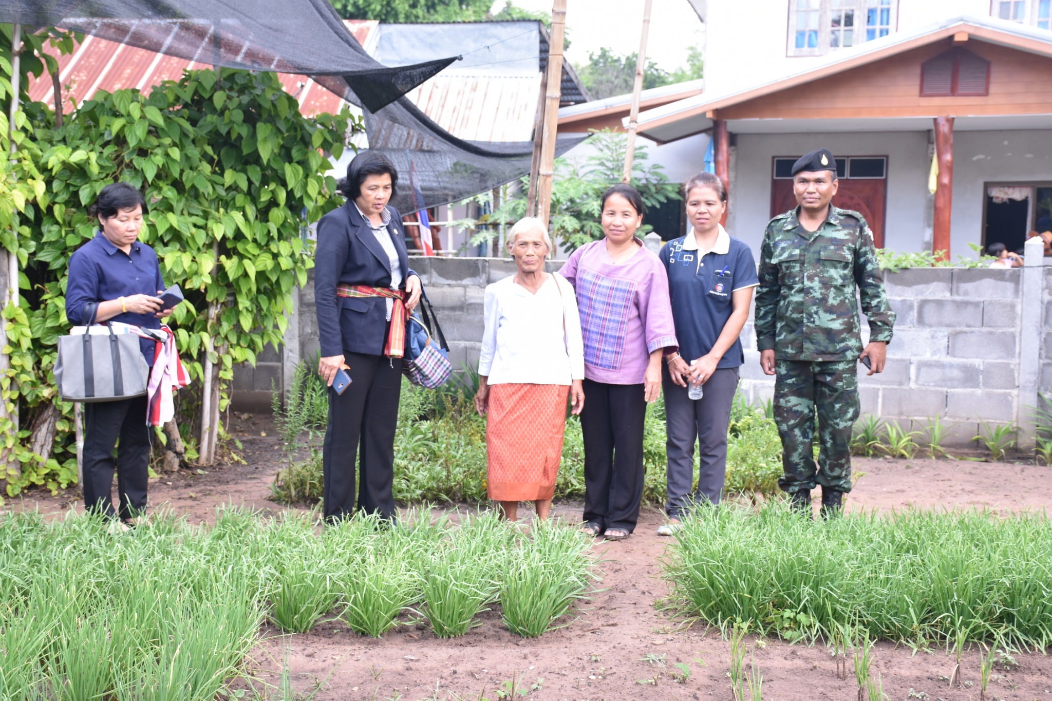 18 กรกฎาคม 2560 คณะกรรมการประกวดหมู่บ้านเศรษฐกิจพอเพียงดีเด่น ปี 2560  ตามโครงการมหาสารคามน้อมนำปรัชญาเศรษฐกิจพอเพียง  เพื่อพัฒนาคุณภาพในชุมชน ณ บ้านโนนรัง หมู่ที่ 2 ตำบลบ้านกู่  อำเภอยางสีสุราช จังหวัดมหาสารคาม