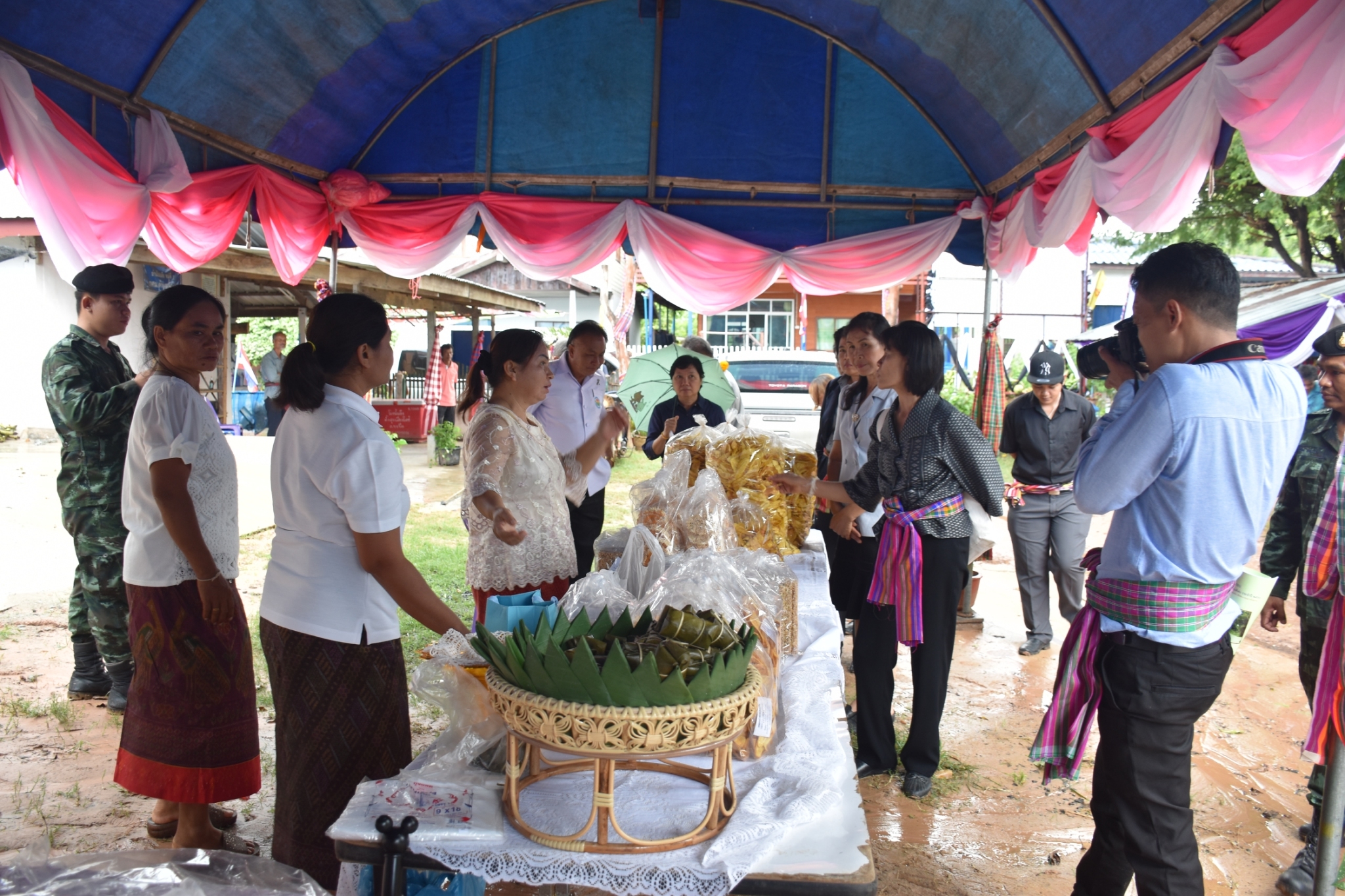 18 กรกฎาคม 2560 คณะกรรมการประกวดหมู่บ้านเศรษฐกิจพอเพียงดีเด่น ปี 2560  ตามโครงการมหาสารคามน้อมนำปรัชญาเศรษฐกิจพอเพียง  เพื่อพัฒนาคุณภาพในชุมชน ณ บ้านโนนรัง หมู่ที่ 2 ตำบลบ้านกู่  อำเภอยางสีสุราช จังหวัดมหาสารคาม
