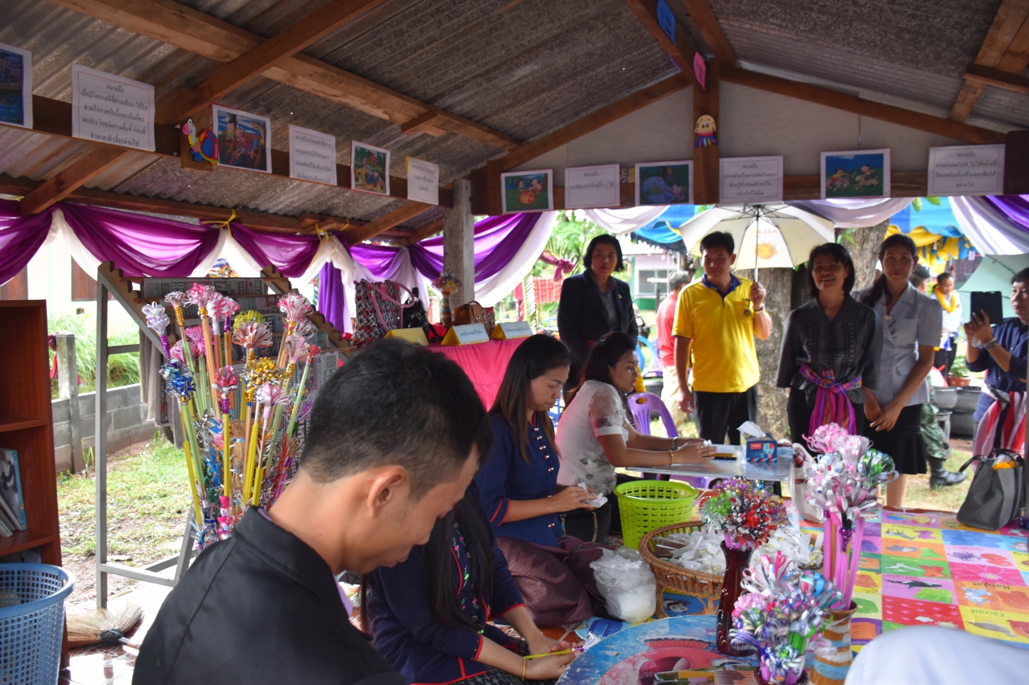 18 กรกฎาคม 2560 คณะกรรมการประกวดหมู่บ้านเศรษฐกิจพอเพียงดีเด่น ปี 2560  ตามโครงการมหาสารคามน้อมนำปรัชญาเศรษฐกิจพอเพียง  เพื่อพัฒนาคุณภาพในชุมชน ณ บ้านโนนรัง หมู่ที่ 2 ตำบลบ้านกู่  อำเภอยางสีสุราช จังหวัดมหาสารคาม