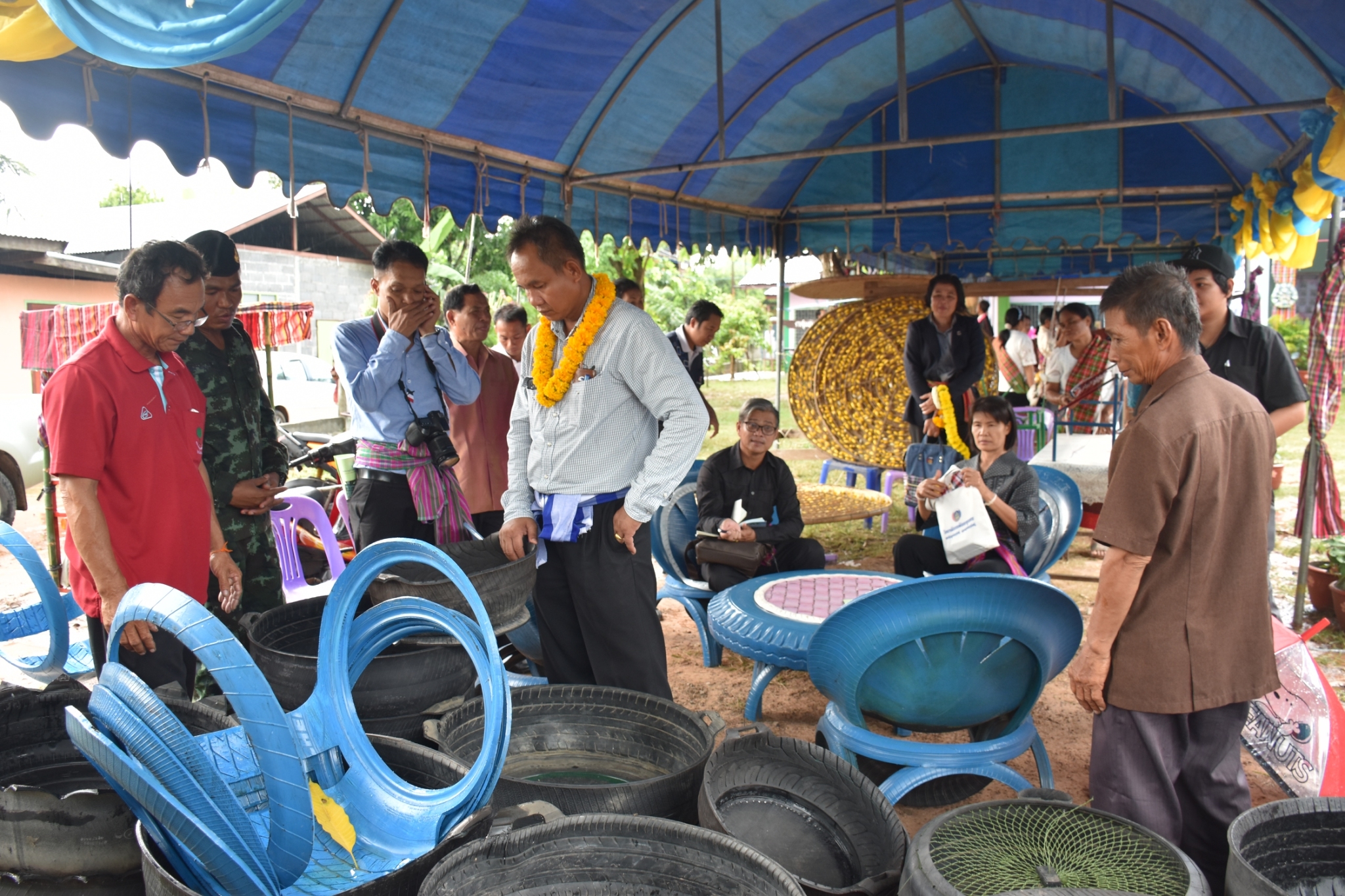 18 กรกฎาคม 2560 คณะกรรมการประกวดหมู่บ้านเศรษฐกิจพอเพียงดีเด่น ปี 2560  ตามโครงการมหาสารคามน้อมนำปรัชญาเศรษฐกิจพอเพียง  เพื่อพัฒนาคุณภาพในชุมชน ณ บ้านโนนรัง หมู่ที่ 2 ตำบลบ้านกู่  อำเภอยางสีสุราช จังหวัดมหาสารคาม