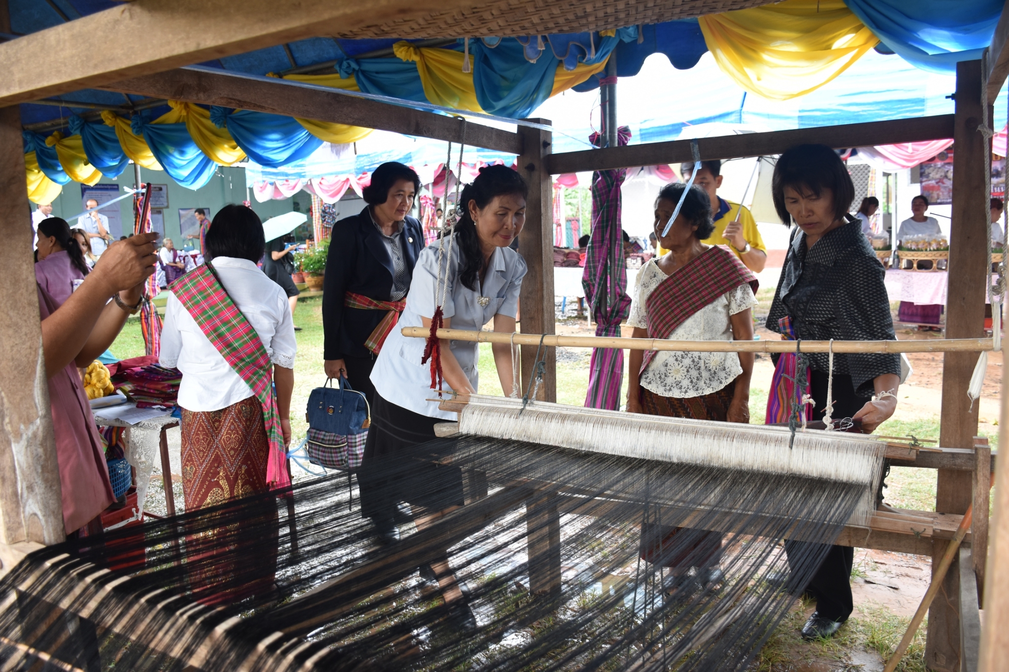 18 กรกฎาคม 2560 คณะกรรมการประกวดหมู่บ้านเศรษฐกิจพอเพียงดีเด่น ปี 2560  ตามโครงการมหาสารคามน้อมนำปรัชญาเศรษฐกิจพอเพียง  เพื่อพัฒนาคุณภาพในชุมชน ณ บ้านโนนรัง หมู่ที่ 2 ตำบลบ้านกู่  อำเภอยางสีสุราช จังหวัดมหาสารคาม