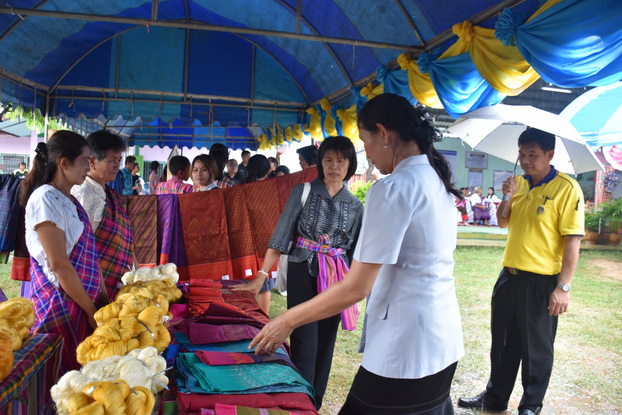 18 กรกฎาคม 2560 คณะกรรมการประกวดหมู่บ้านเศรษฐกิจพอเพียงดีเด่น ปี 2560  ตามโครงการมหาสารคามน้อมนำปรัชญาเศรษฐกิจพอเพียง  เพื่อพัฒนาคุณภาพในชุมชน ณ บ้านโนนรัง หมู่ที่ 2 ตำบลบ้านกู่  อำเภอยางสีสุราช จังหวัดมหาสารคาม