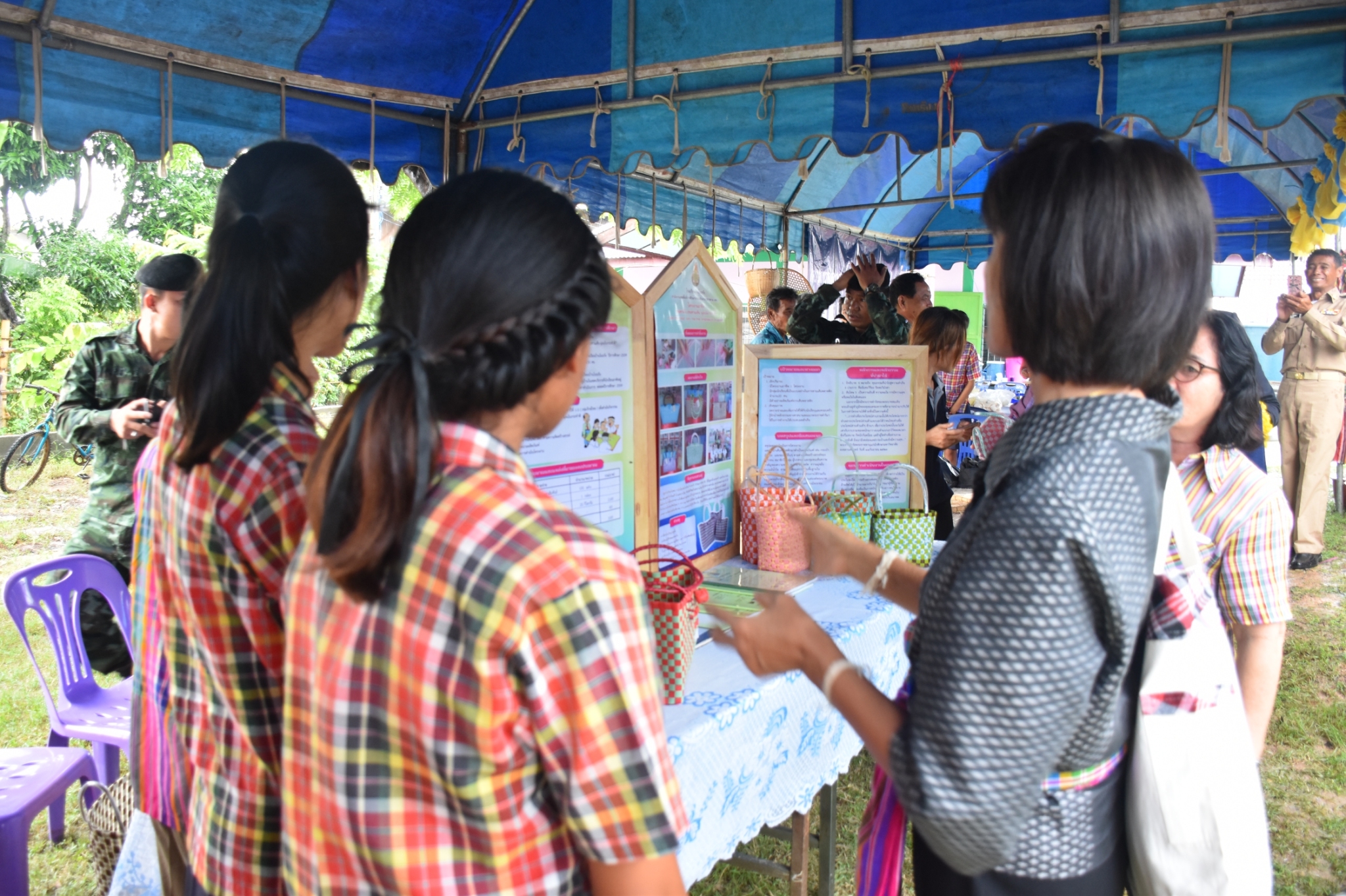 18 กรกฎาคม 2560 คณะกรรมการประกวดหมู่บ้านเศรษฐกิจพอเพียงดีเด่น ปี 2560  ตามโครงการมหาสารคามน้อมนำปรัชญาเศรษฐกิจพอเพียง  เพื่อพัฒนาคุณภาพในชุมชน ณ บ้านโนนรัง หมู่ที่ 2 ตำบลบ้านกู่  อำเภอยางสีสุราช จังหวัดมหาสารคาม