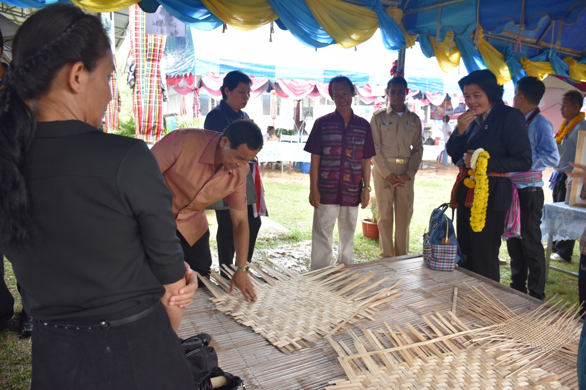 18 กรกฎาคม 2560 คณะกรรมการประกวดหมู่บ้านเศรษฐกิจพอเพียงดีเด่น ปี 2560  ตามโครงการมหาสารคามน้อมนำปรัชญาเศรษฐกิจพอเพียง  เพื่อพัฒนาคุณภาพในชุมชน ณ บ้านโนนรัง หมู่ที่ 2 ตำบลบ้านกู่  อำเภอยางสีสุราช จังหวัดมหาสารคาม