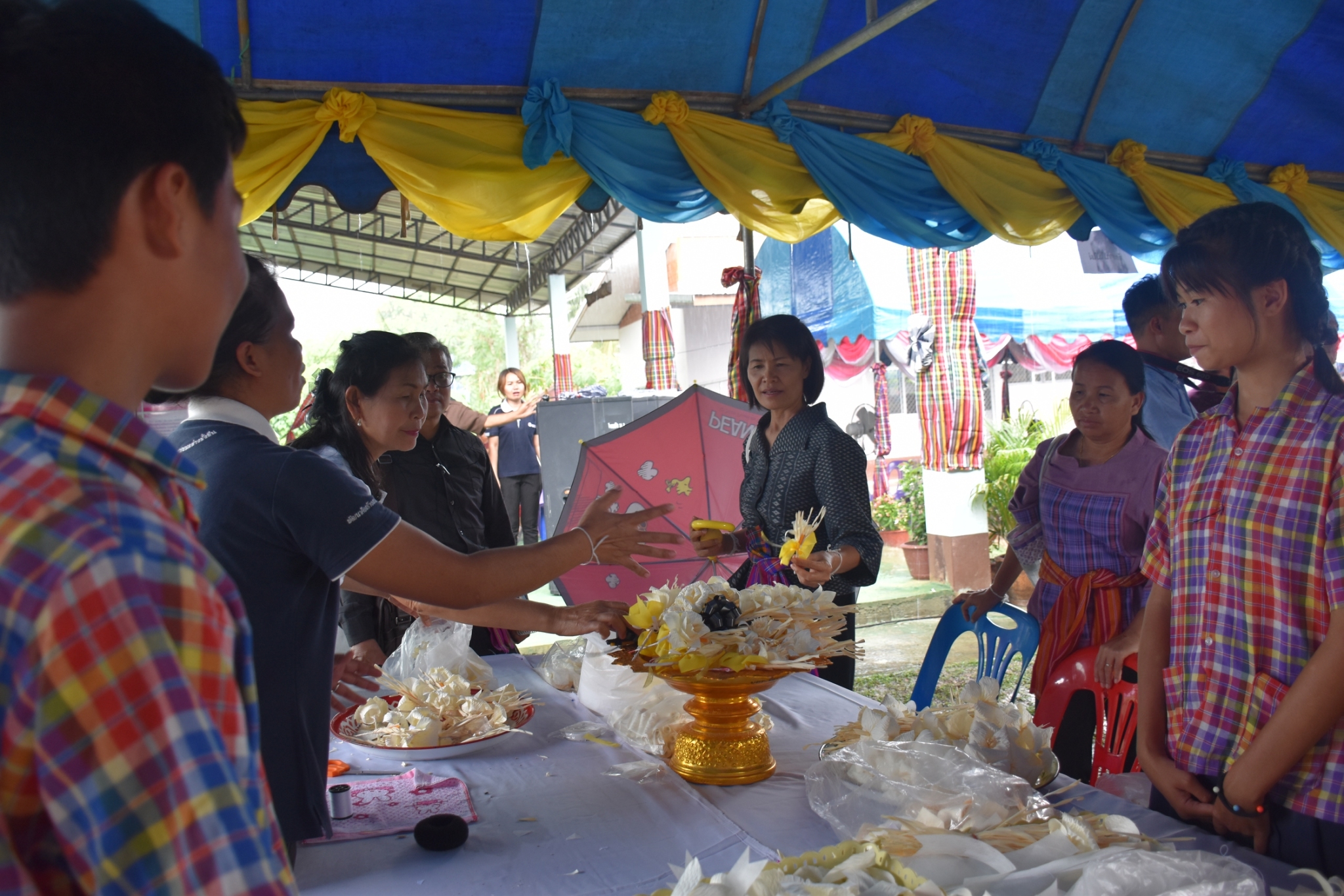 18 กรกฎาคม 2560 คณะกรรมการประกวดหมู่บ้านเศรษฐกิจพอเพียงดีเด่น ปี 2560  ตามโครงการมหาสารคามน้อมนำปรัชญาเศรษฐกิจพอเพียง  เพื่อพัฒนาคุณภาพในชุมชน ณ บ้านโนนรัง หมู่ที่ 2 ตำบลบ้านกู่  อำเภอยางสีสุราช จังหวัดมหาสารคาม