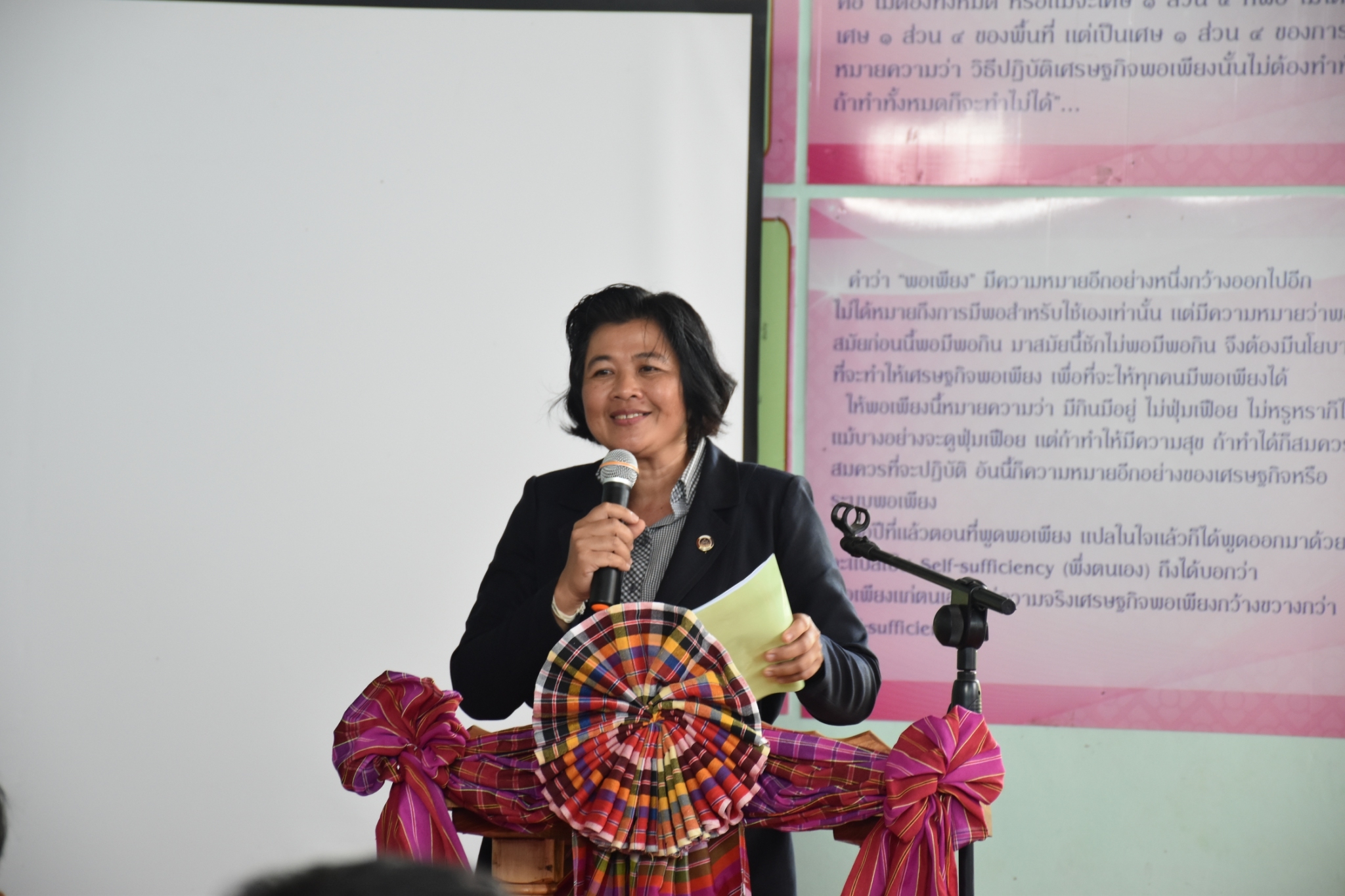18 กรกฎาคม 2560 คณะกรรมการประกวดหมู่บ้านเศรษฐกิจพอเพียงดีเด่น ปี 2560  ตามโครงการมหาสารคามน้อมนำปรัชญาเศรษฐกิจพอเพียง  เพื่อพัฒนาคุณภาพในชุมชน ณ บ้านโนนรัง หมู่ที่ 2 ตำบลบ้านกู่  อำเภอยางสีสุราช จังหวัดมหาสารคาม