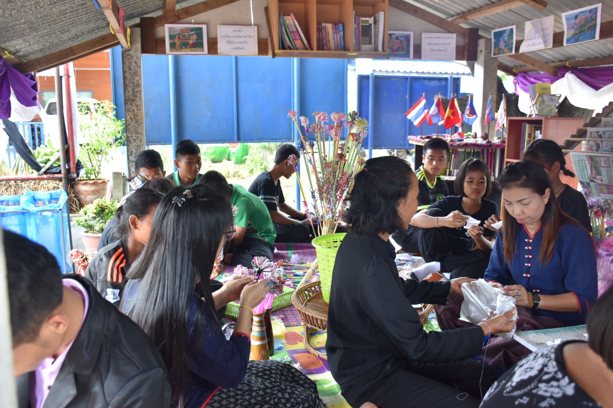 18 กรกฎาคม 2560 คณะกรรมการประกวดหมู่บ้านเศรษฐกิจพอเพียงดีเด่น ปี 2560  ตามโครงการมหาสารคามน้อมนำปรัชญาเศรษฐกิจพอเพียง  เพื่อพัฒนาคุณภาพในชุมชน ณ บ้านโนนรัง หมู่ที่ 2 ตำบลบ้านกู่  อำเภอยางสีสุราช จังหวัดมหาสารคาม