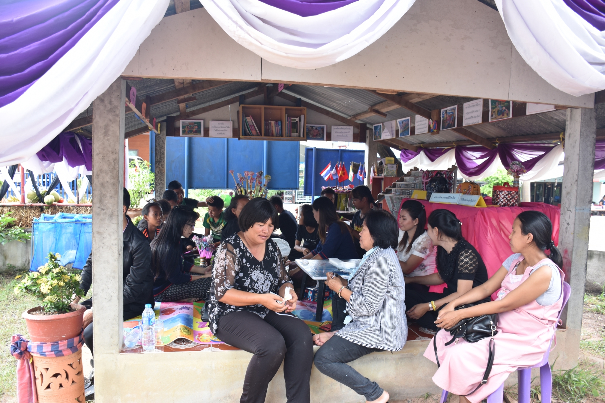 18 กรกฎาคม 2560 คณะกรรมการประกวดหมู่บ้านเศรษฐกิจพอเพียงดีเด่น ปี 2560  ตามโครงการมหาสารคามน้อมนำปรัชญาเศรษฐกิจพอเพียง  เพื่อพัฒนาคุณภาพในชุมชน ณ บ้านโนนรัง หมู่ที่ 2 ตำบลบ้านกู่  อำเภอยางสีสุราช จังหวัดมหาสารคาม