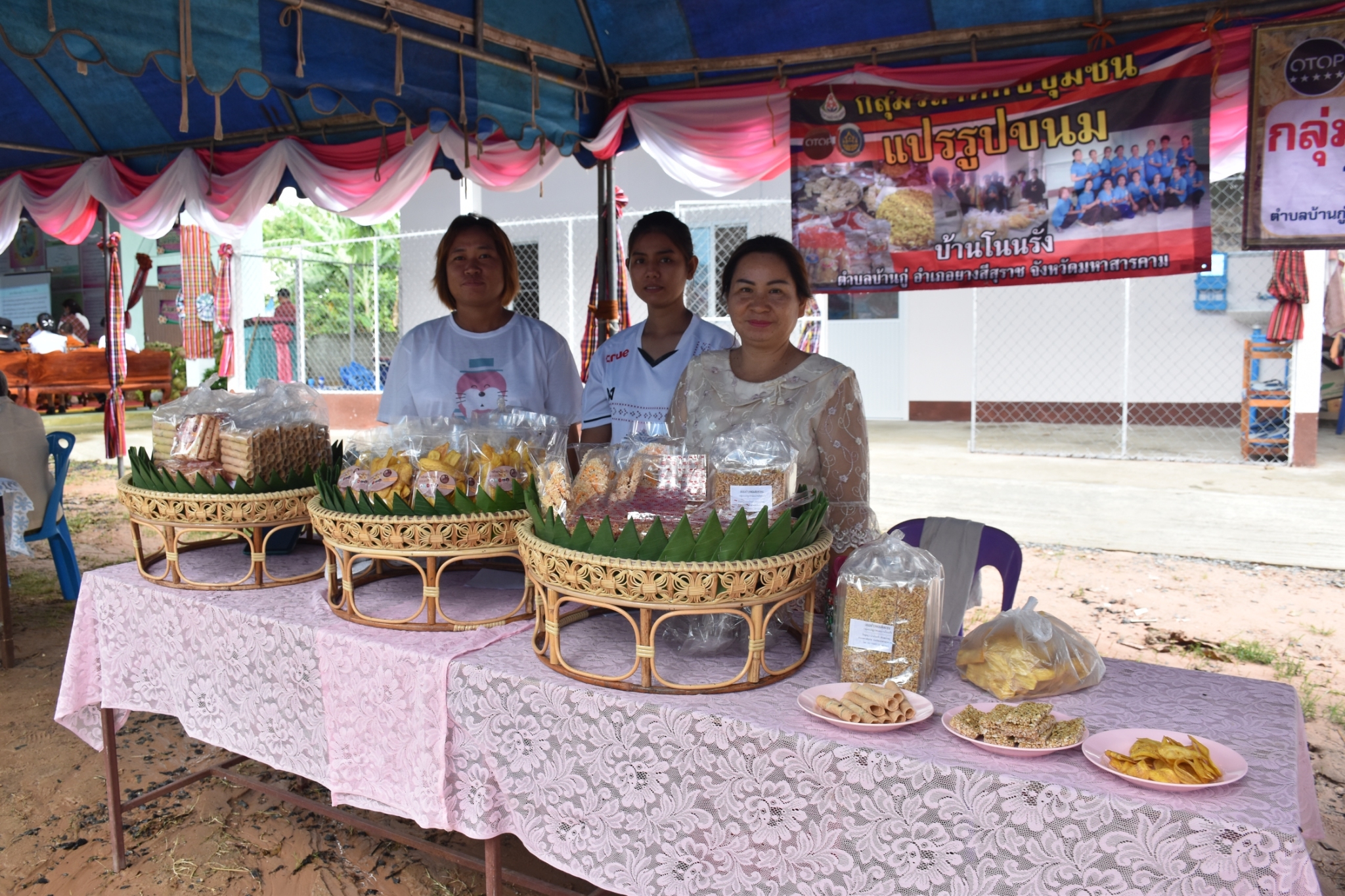 18 กรกฎาคม 2560 คณะกรรมการประกวดหมู่บ้านเศรษฐกิจพอเพียงดีเด่น ปี 2560  ตามโครงการมหาสารคามน้อมนำปรัชญาเศรษฐกิจพอเพียง  เพื่อพัฒนาคุณภาพในชุมชน ณ บ้านโนนรัง หมู่ที่ 2 ตำบลบ้านกู่  อำเภอยางสีสุราช จังหวัดมหาสารคาม