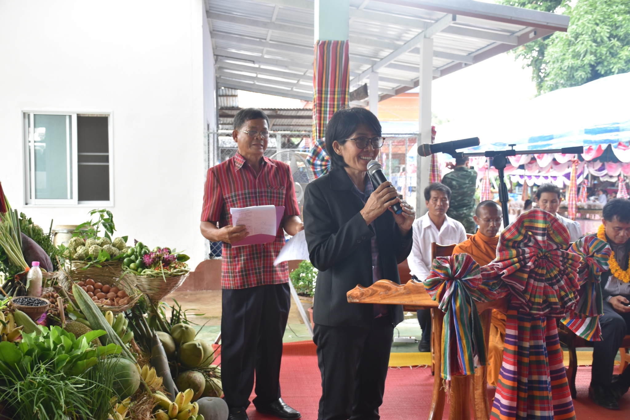 18 กรกฎาคม 2560 คณะกรรมการประกวดหมู่บ้านเศรษฐกิจพอเพียงดีเด่น ปี 2560  ตามโครงการมหาสารคามน้อมนำปรัชญาเศรษฐกิจพอเพียง  เพื่อพัฒนาคุณภาพในชุมชน ณ บ้านโนนรัง หมู่ที่ 2 ตำบลบ้านกู่  อำเภอยางสีสุราช จังหวัดมหาสารคาม