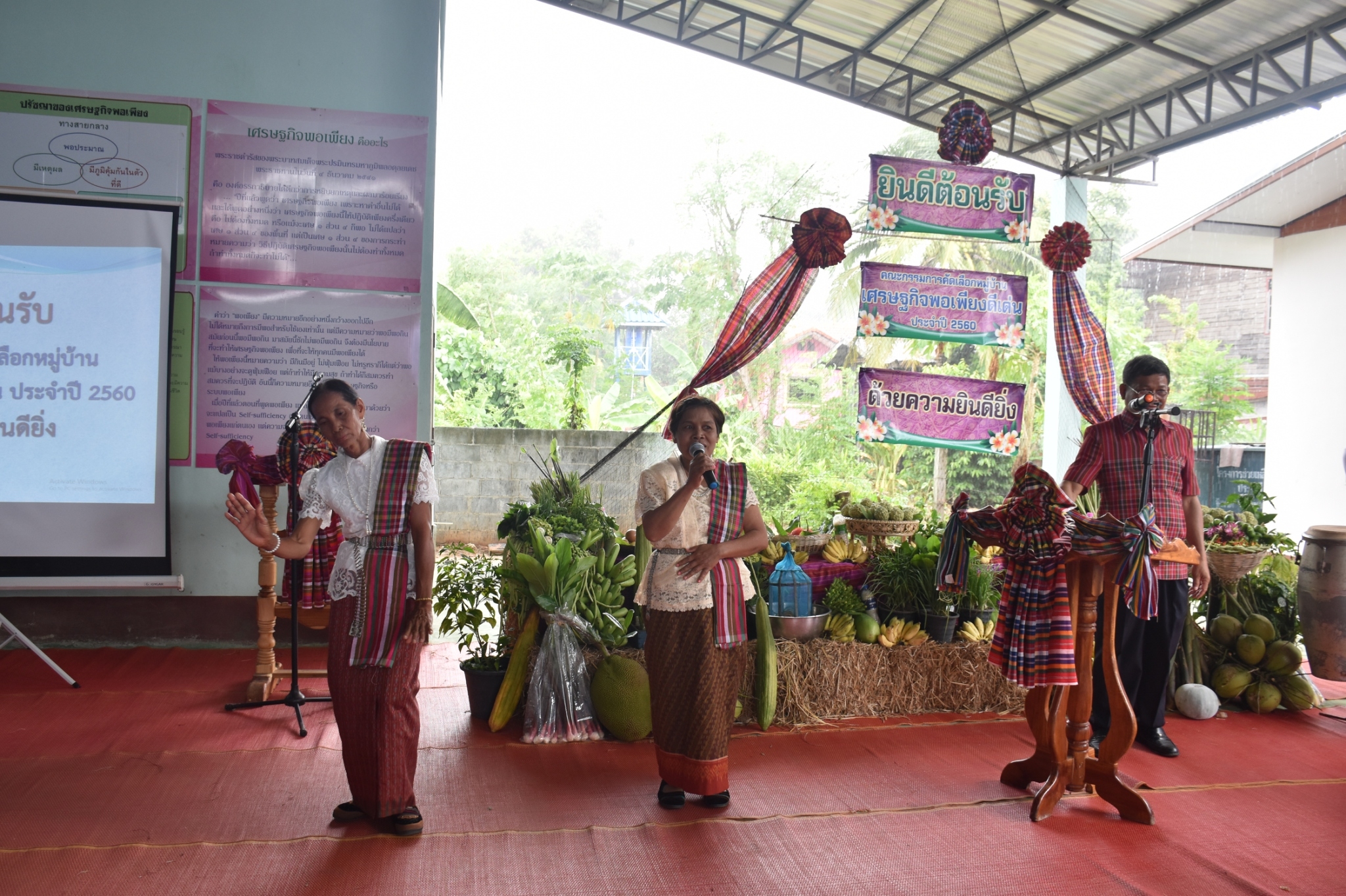18 กรกฎาคม 2560 คณะกรรมการประกวดหมู่บ้านเศรษฐกิจพอเพียงดีเด่น ปี 2560  ตามโครงการมหาสารคามน้อมนำปรัชญาเศรษฐกิจพอเพียง  เพื่อพัฒนาคุณภาพในชุมชน ณ บ้านโนนรัง หมู่ที่ 2 ตำบลบ้านกู่  อำเภอยางสีสุราช จังหวัดมหาสารคาม
