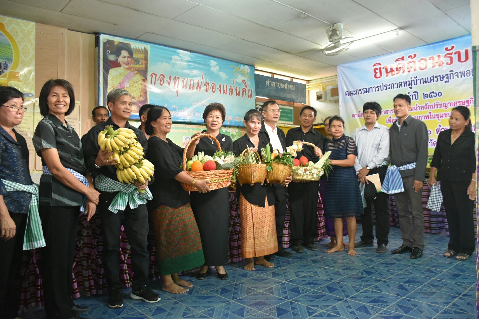 19 กรกฎาคม 2560 นางสาวศศิธร ปัญญาไว พัฒนาการจังหวัดมหาสารคาม  เป็นประธานคณะกรรมการประกวดหมู่บ้านเศรษฐกิจพอเพียงดีเด่น ปี 2560  ตามโครงการมหาสารคามน้อมนำปรัชญาเศรษฐกิจพอเพียง  เพื่อพัฒนาคุณภาพในชุมชน บ้านหนองโง้ง หมู่ที่ 10 ตำบลบ้านหวาย  อำเภอวาปีปทุม จังหวัดมหาสารคาม  Copy