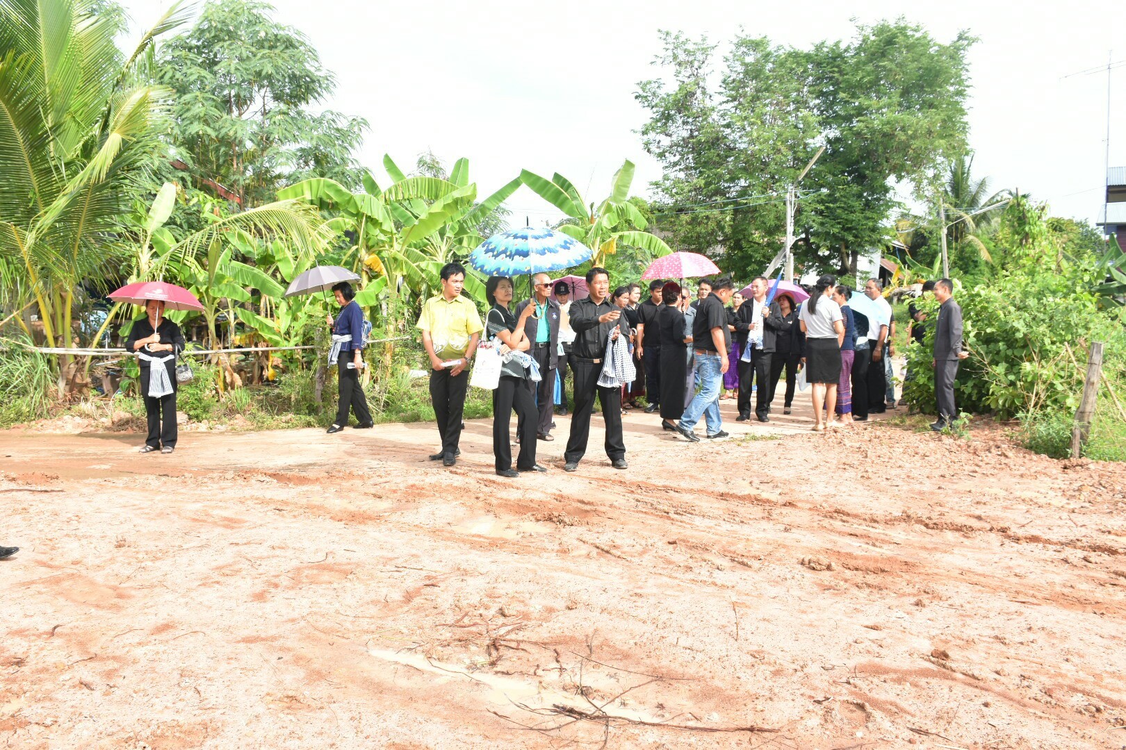 19 กรกฎาคม 2560 นางสาวศศิธร ปัญญาไว พัฒนาการจังหวัดมหาสารคาม  เป็นประธานคณะกรรมการประกวดหมู่บ้านเศรษฐกิจพอเพียงดีเด่น ปี 2560  ตามโครงการมหาสารคามน้อมนำปรัชญาเศรษฐกิจพอเพียง  เพื่อพัฒนาคุณภาพในชุมชน บ้านหนองโง้ง หมู่ที่ 10 ตำบลบ้านหวาย  อำเภอวาปีปทุม จังหวัดมหาสารคาม  Copy