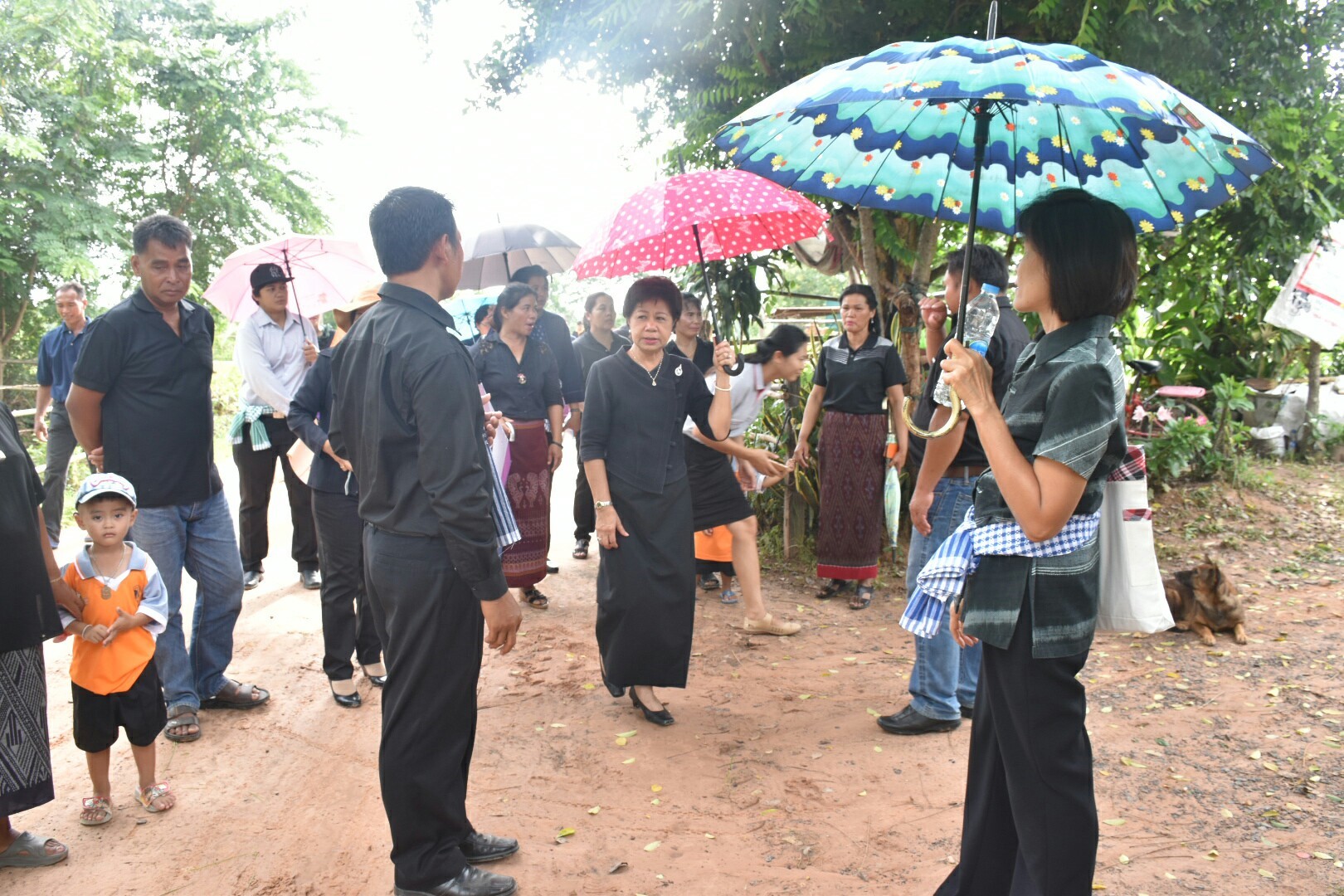 19 กรกฎาคม 2560 นางสาวศศิธร ปัญญาไว พัฒนาการจังหวัดมหาสารคาม  เป็นประธานคณะกรรมการประกวดหมู่บ้านเศรษฐกิจพอเพียงดีเด่น ปี 2560  ตามโครงการมหาสารคามน้อมนำปรัชญาเศรษฐกิจพอเพียง  เพื่อพัฒนาคุณภาพในชุมชน บ้านหนองโง้ง หมู่ที่ 10 ตำบลบ้านหวาย  อำเภอวาปีปทุม จังหวัดมหาสารคาม  Copy