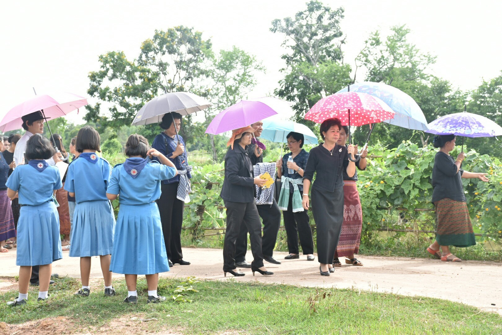 19 กรกฎาคม 2560 นางสาวศศิธร ปัญญาไว พัฒนาการจังหวัดมหาสารคาม  เป็นประธานคณะกรรมการประกวดหมู่บ้านเศรษฐกิจพอเพียงดีเด่น ปี 2560  ตามโครงการมหาสารคามน้อมนำปรัชญาเศรษฐกิจพอเพียง  เพื่อพัฒนาคุณภาพในชุมชน บ้านหนองโง้ง หมู่ที่ 10 ตำบลบ้านหวาย  อำเภอวาปีปทุม จังหวัดมหาสารคาม  Copy