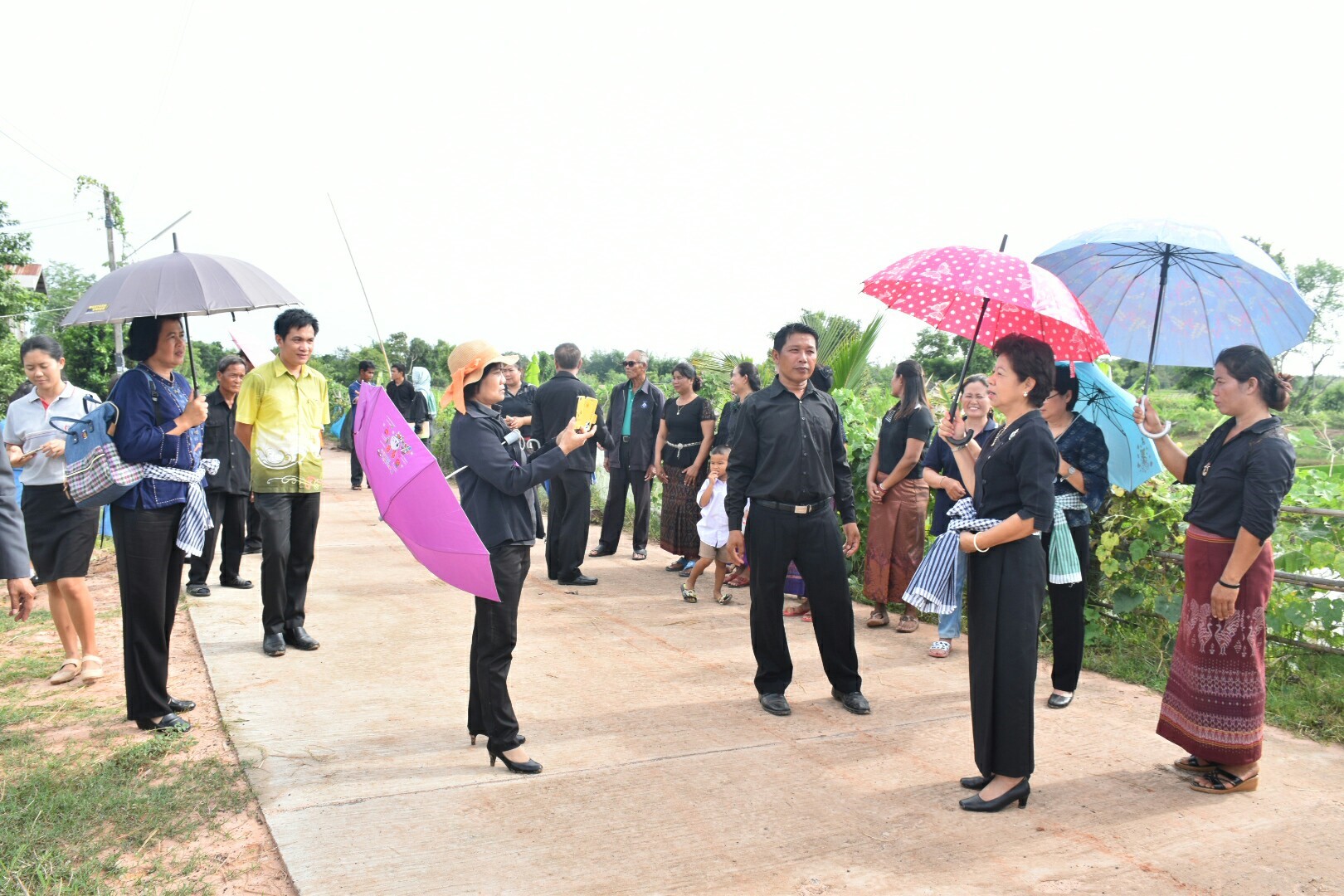 19 กรกฎาคม 2560 นางสาวศศิธร ปัญญาไว พัฒนาการจังหวัดมหาสารคาม  เป็นประธานคณะกรรมการประกวดหมู่บ้านเศรษฐกิจพอเพียงดีเด่น ปี 2560  ตามโครงการมหาสารคามน้อมนำปรัชญาเศรษฐกิจพอเพียง  เพื่อพัฒนาคุณภาพในชุมชน บ้านหนองโง้ง หมู่ที่ 10 ตำบลบ้านหวาย  อำเภอวาปีปทุม จังหวัดมหาสารคาม  Copy