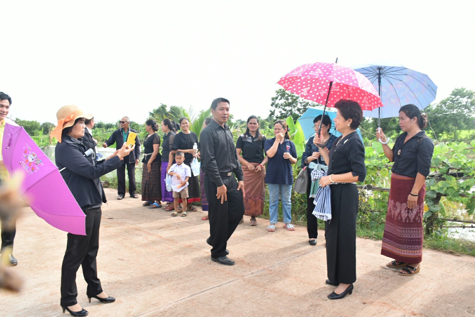 19 กรกฎาคม 2560 นางสาวศศิธร ปัญญาไว พัฒนาการจังหวัดมหาสารคาม  เป็นประธานคณะกรรมการประกวดหมู่บ้านเศรษฐกิจพอเพียงดีเด่น ปี 2560  ตามโครงการมหาสารคามน้อมนำปรัชญาเศรษฐกิจพอเพียง  เพื่อพัฒนาคุณภาพในชุมชน บ้านหนองโง้ง หมู่ที่ 10 ตำบลบ้านหวาย  อำเภอวาปีปทุม จังหวัดมหาสารคาม  Copy