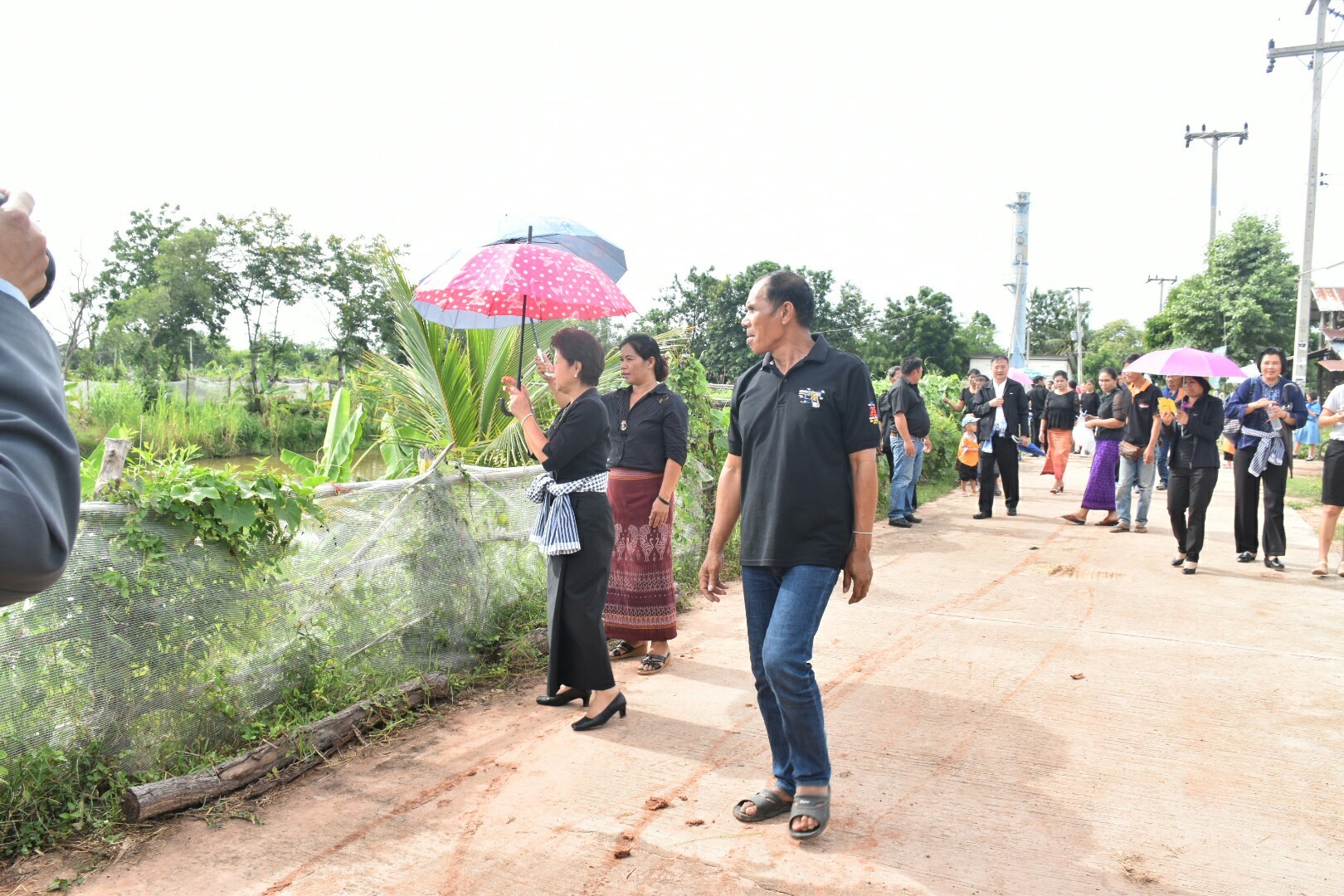 19 กรกฎาคม 2560 นางสาวศศิธร ปัญญาไว พัฒนาการจังหวัดมหาสารคาม  เป็นประธานคณะกรรมการประกวดหมู่บ้านเศรษฐกิจพอเพียงดีเด่น ปี 2560  ตามโครงการมหาสารคามน้อมนำปรัชญาเศรษฐกิจพอเพียง  เพื่อพัฒนาคุณภาพในชุมชน บ้านหนองโง้ง หมู่ที่ 10 ตำบลบ้านหวาย  อำเภอวาปีปทุม จังหวัดมหาสารคาม  Copy