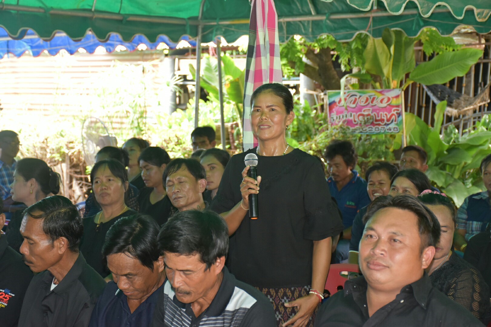 19 กรกฎาคม 2560 นางสาวศศิธร ปัญญาไว พัฒนาการจังหวัดมหาสารคาม  เป็นประธานคณะกรรมการประกวดหมู่บ้านเศรษฐกิจพอเพียงดีเด่น ปี 2560  ตามโครงการมหาสารคามน้อมนำปรัชญาเศรษฐกิจพอเพียง  เพื่อพัฒนาคุณภาพในชุมชน บ้านหนองโง้ง หมู่ที่ 10 ตำบลบ้านหวาย  อำเภอวาปีปทุม จังหวัดมหาสารคาม  Copy